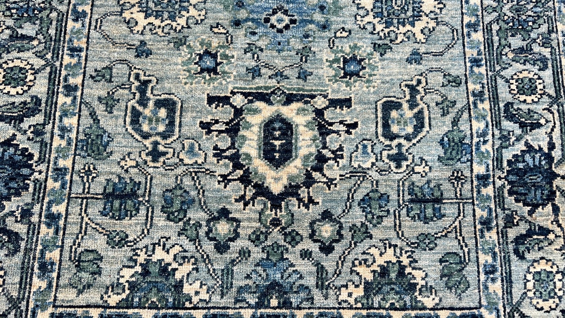 Transitional Heriz 3'x4'10" Area Rug