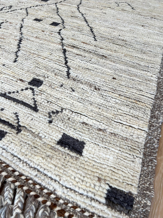 Moroccan Style 4'11"x6'8" Area Rug