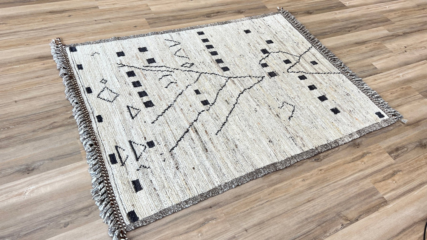 Moroccan Style 4'11"x6'8" Area Rug