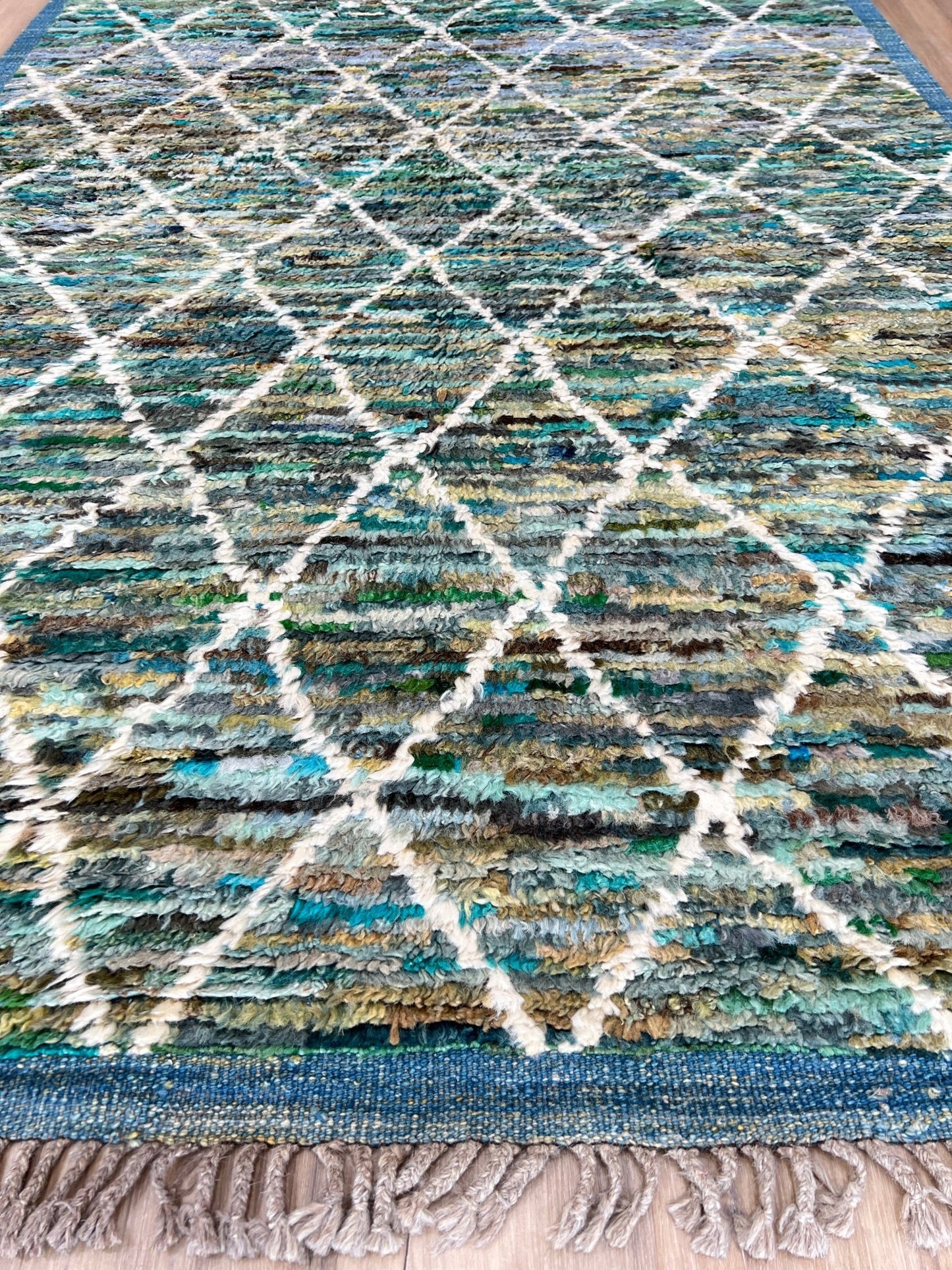 Moroccan Style 5'2"x6'10" Area Rug