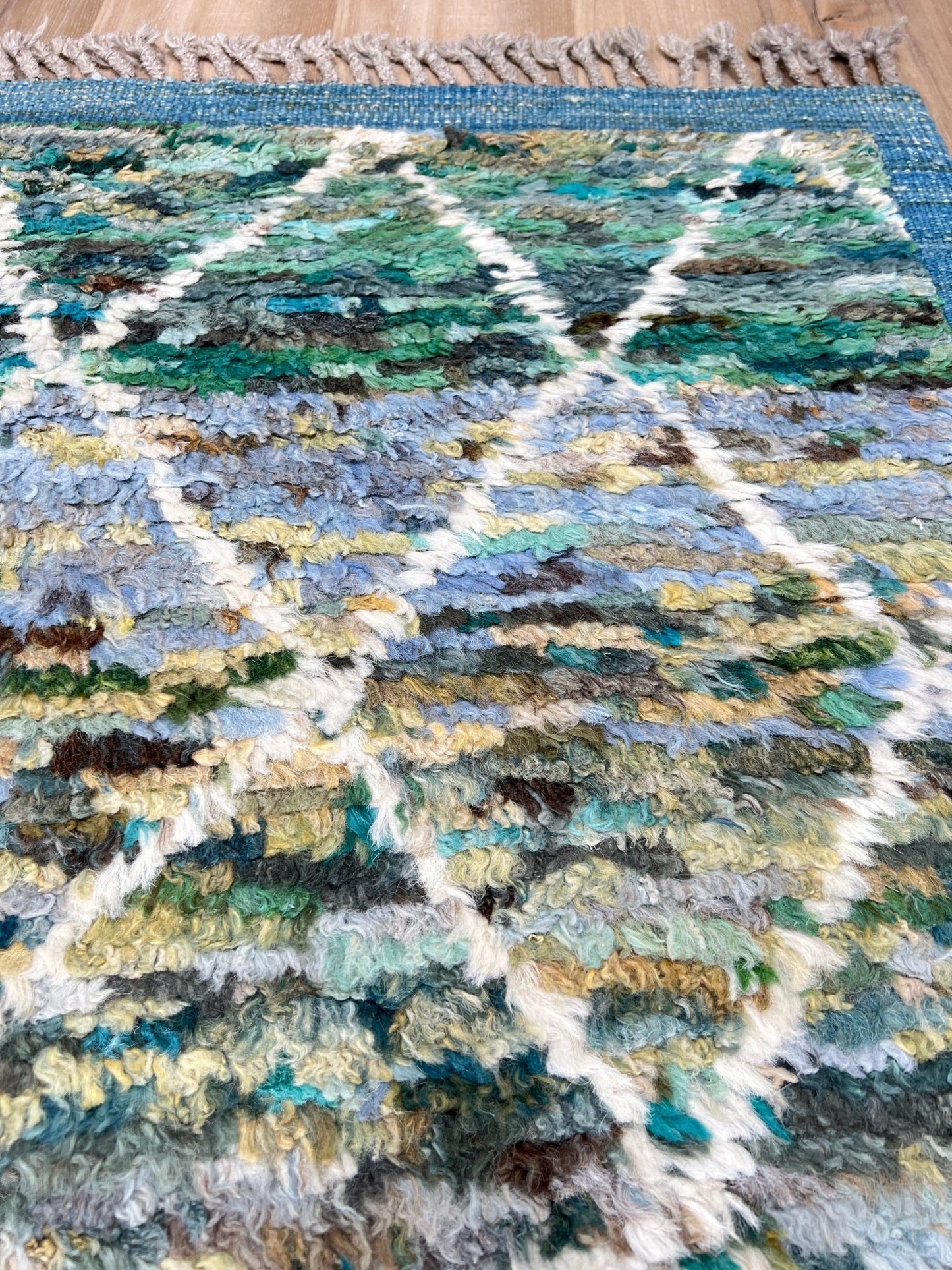 Moroccan Style 5'2"x6'10" Area Rug