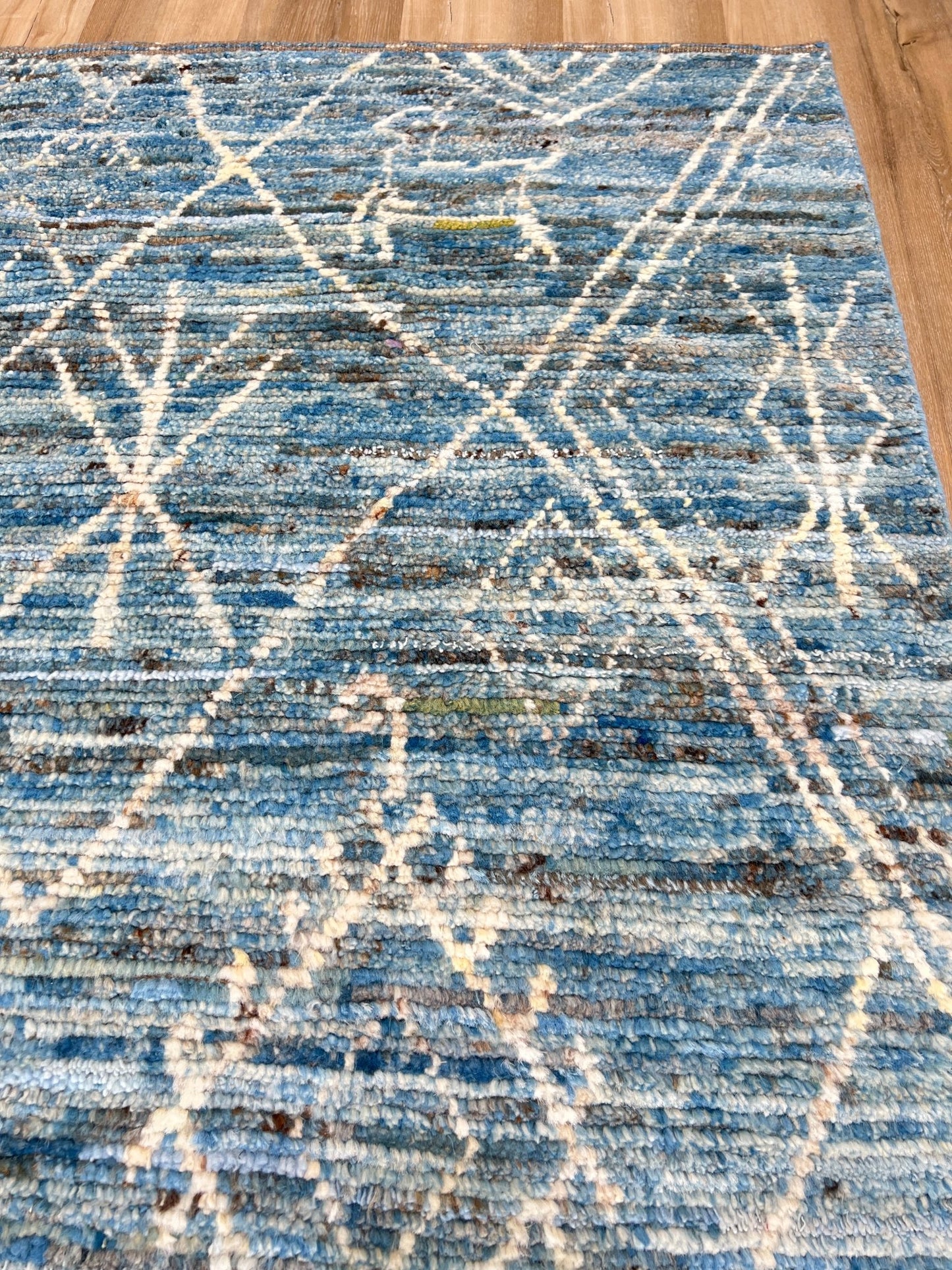 Moroccan Style 5'9"x8'10" Area Rug