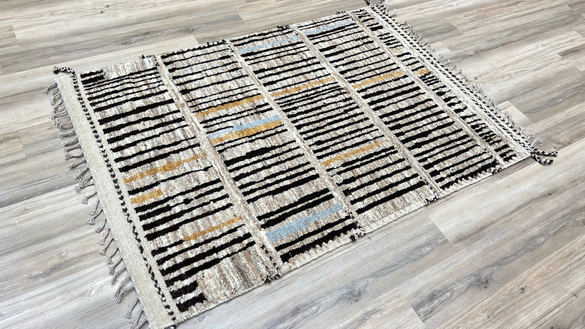 Moroccan Style 4'4"x6'2" Area Rug