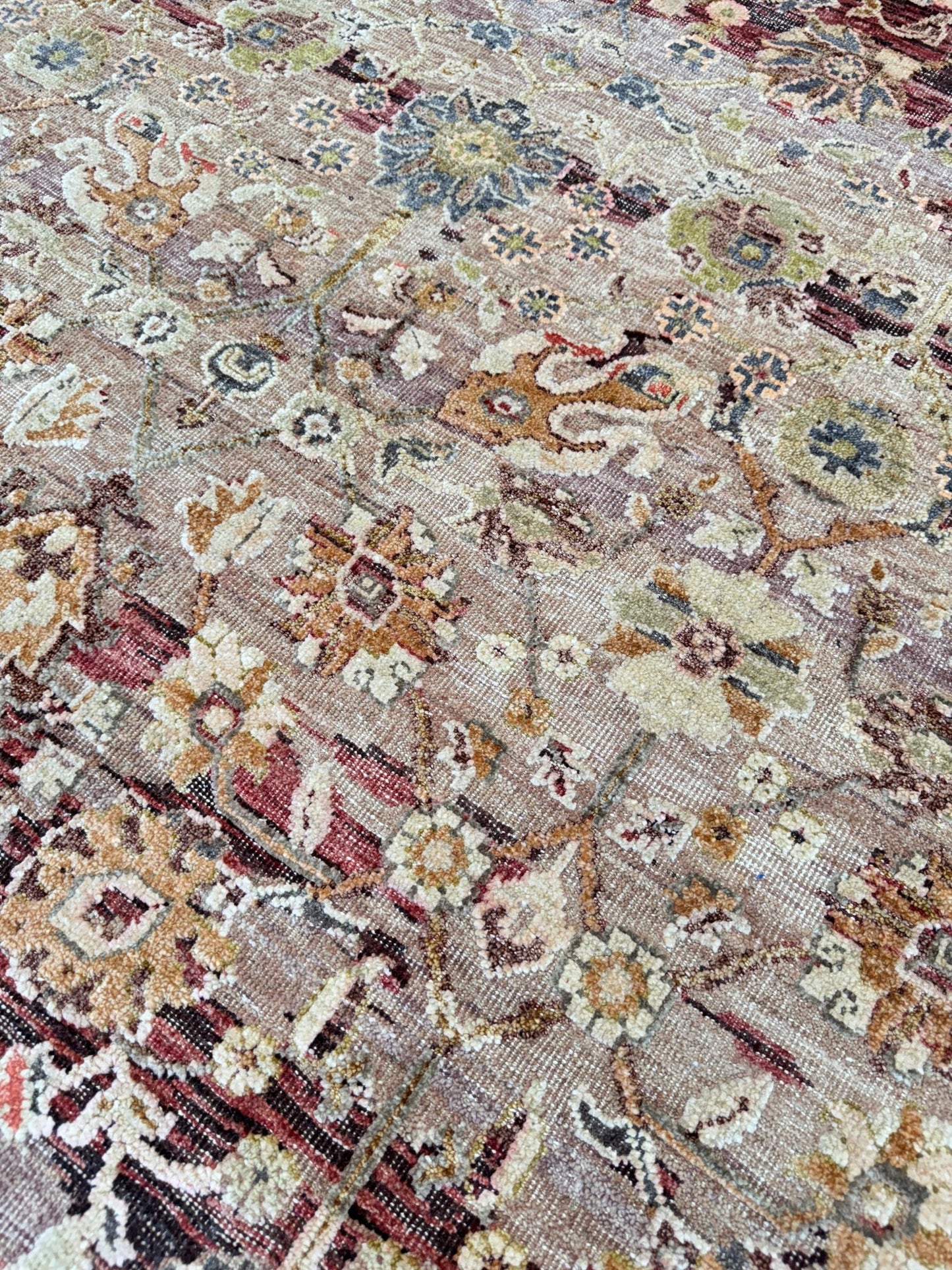 Vintage Look Agra 8'2"x9'11" Area Rug