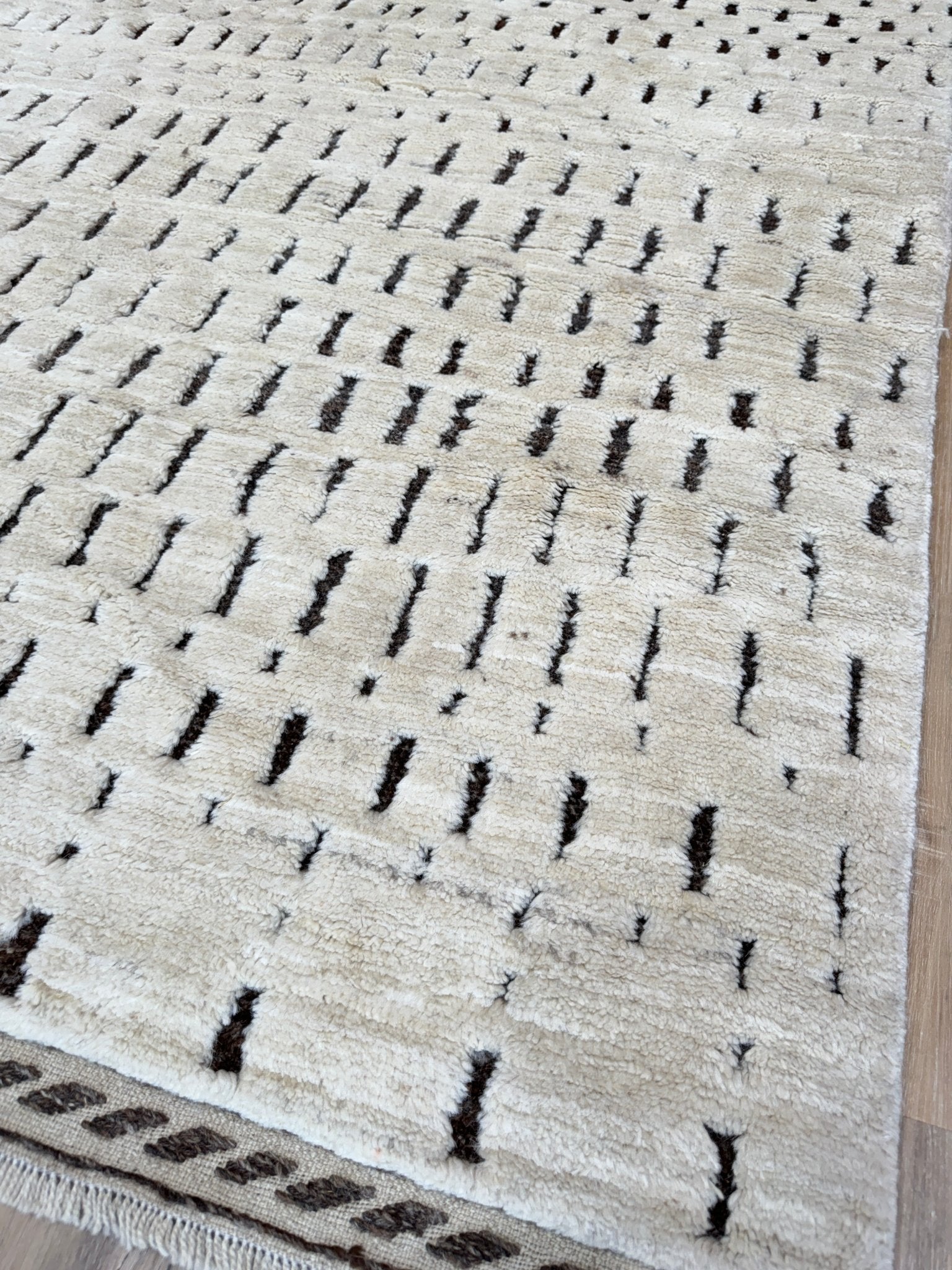 Moroccan Style 5'0"x6'10" Area Rug