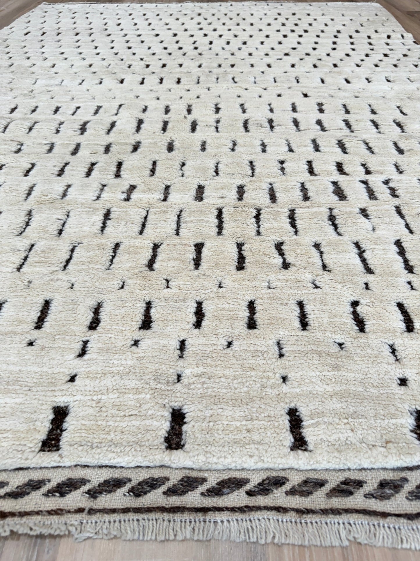 Moroccan Style 5'0"x6'10" Area Rug