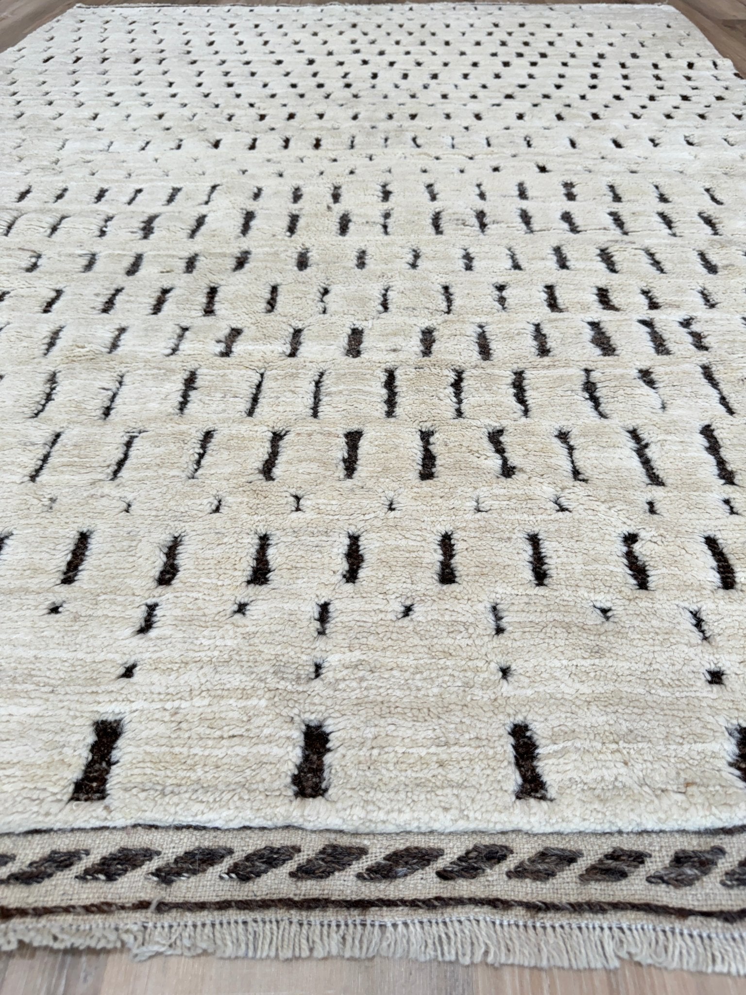 Moroccan Style 5'0"x6'10" Area Rug