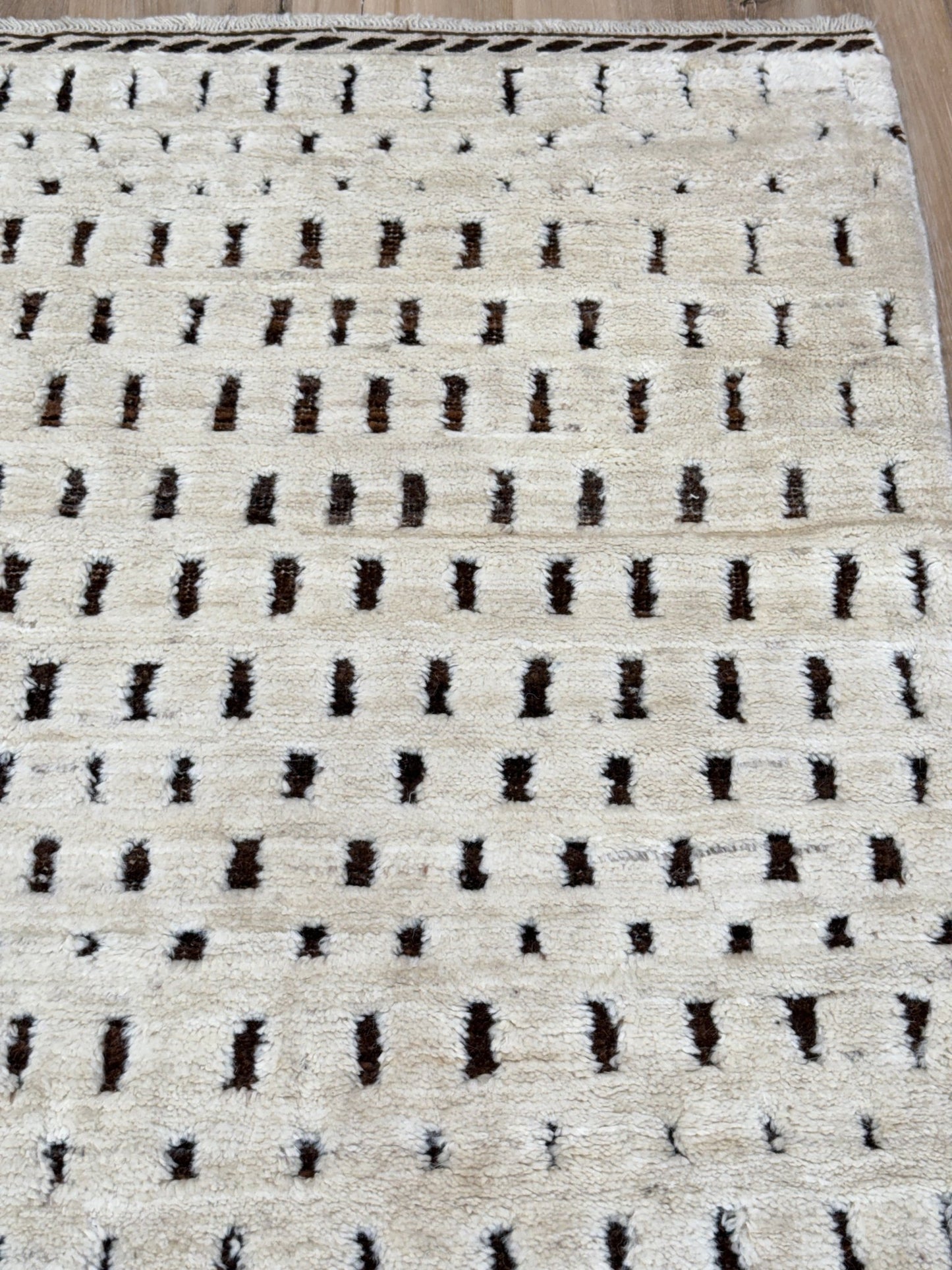 Moroccan Style 5'0"x6'10" Area Rug