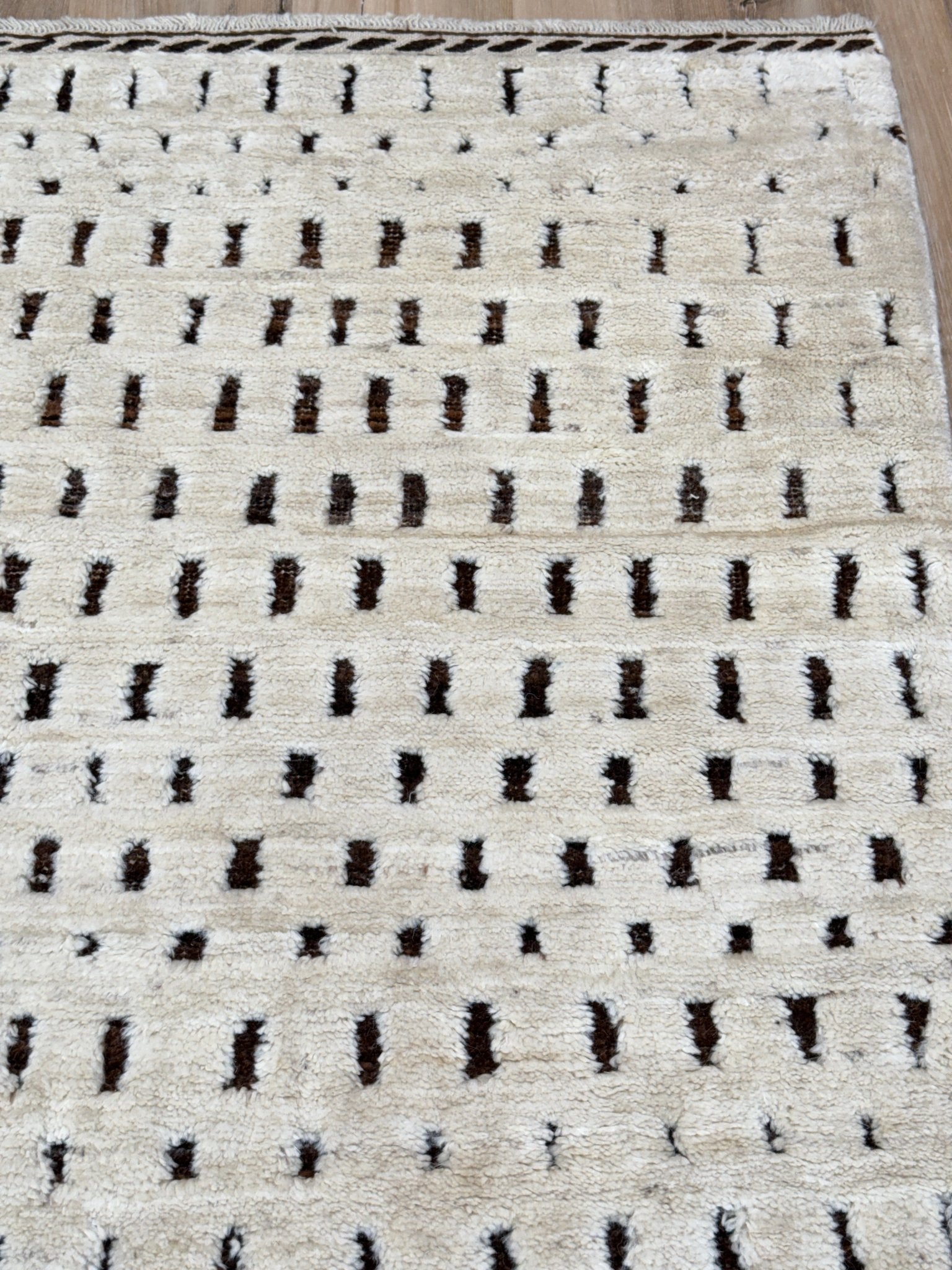 Moroccan Style 5'0"x6'10" Area Rug