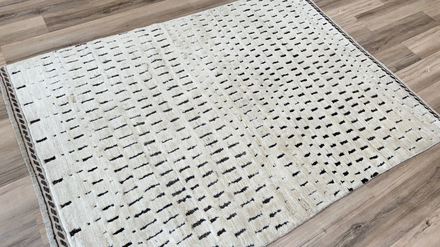 Moroccan Style 5'0"x6'10" Area Rug
