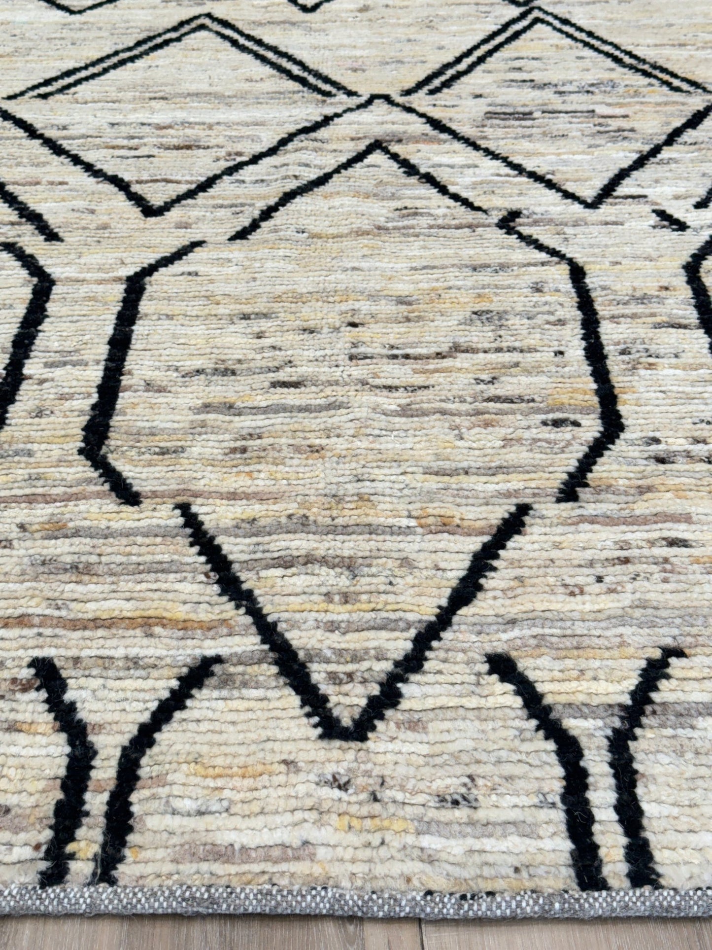 Moroccan Style 5'0"x6'10" Area Rug