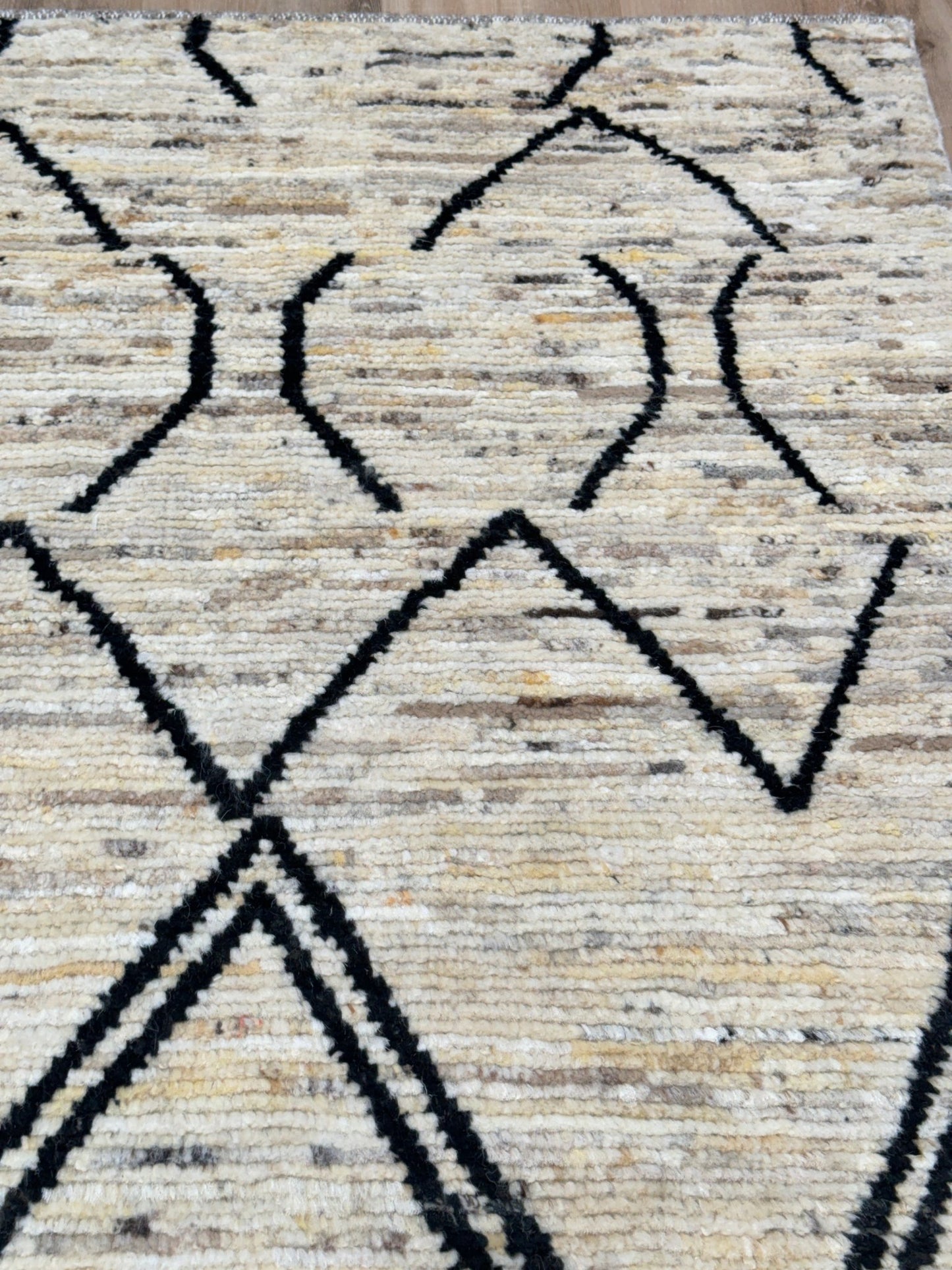 Moroccan Style 5'0"x6'10" Area Rug
