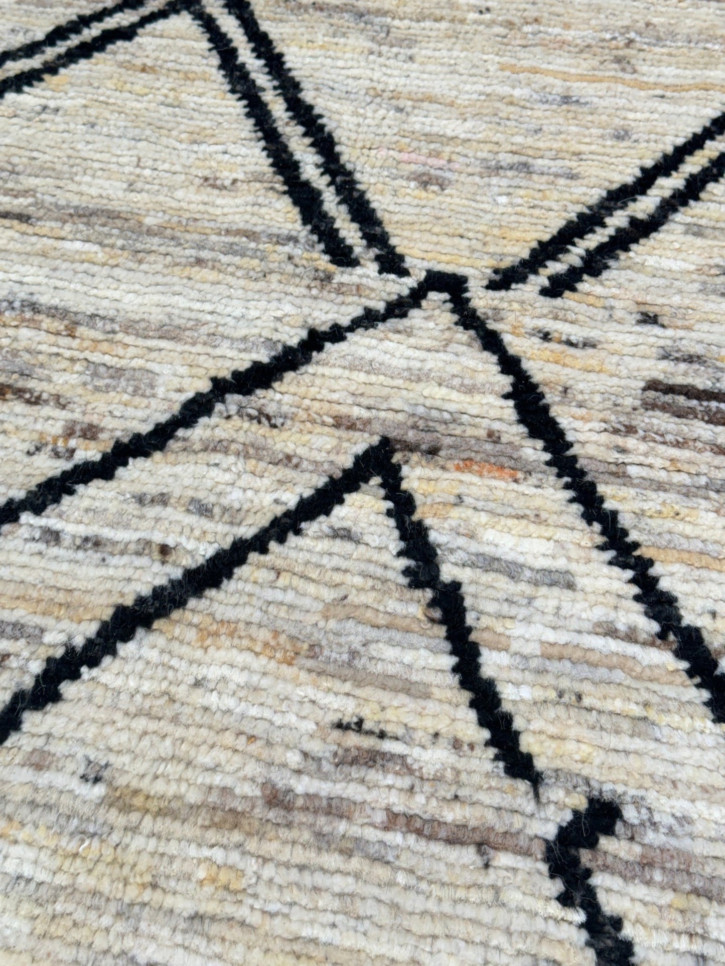 Moroccan Style 5'0"x6'10" Area Rug