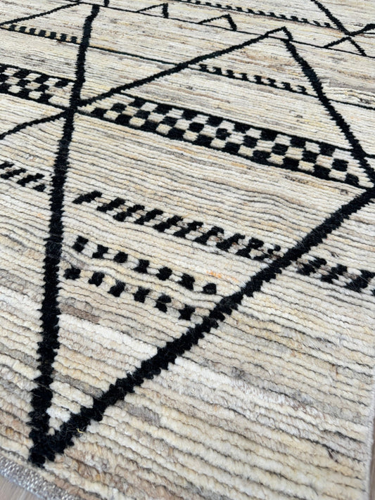 Moroccan Style 6'5"x9'0" Area Rug