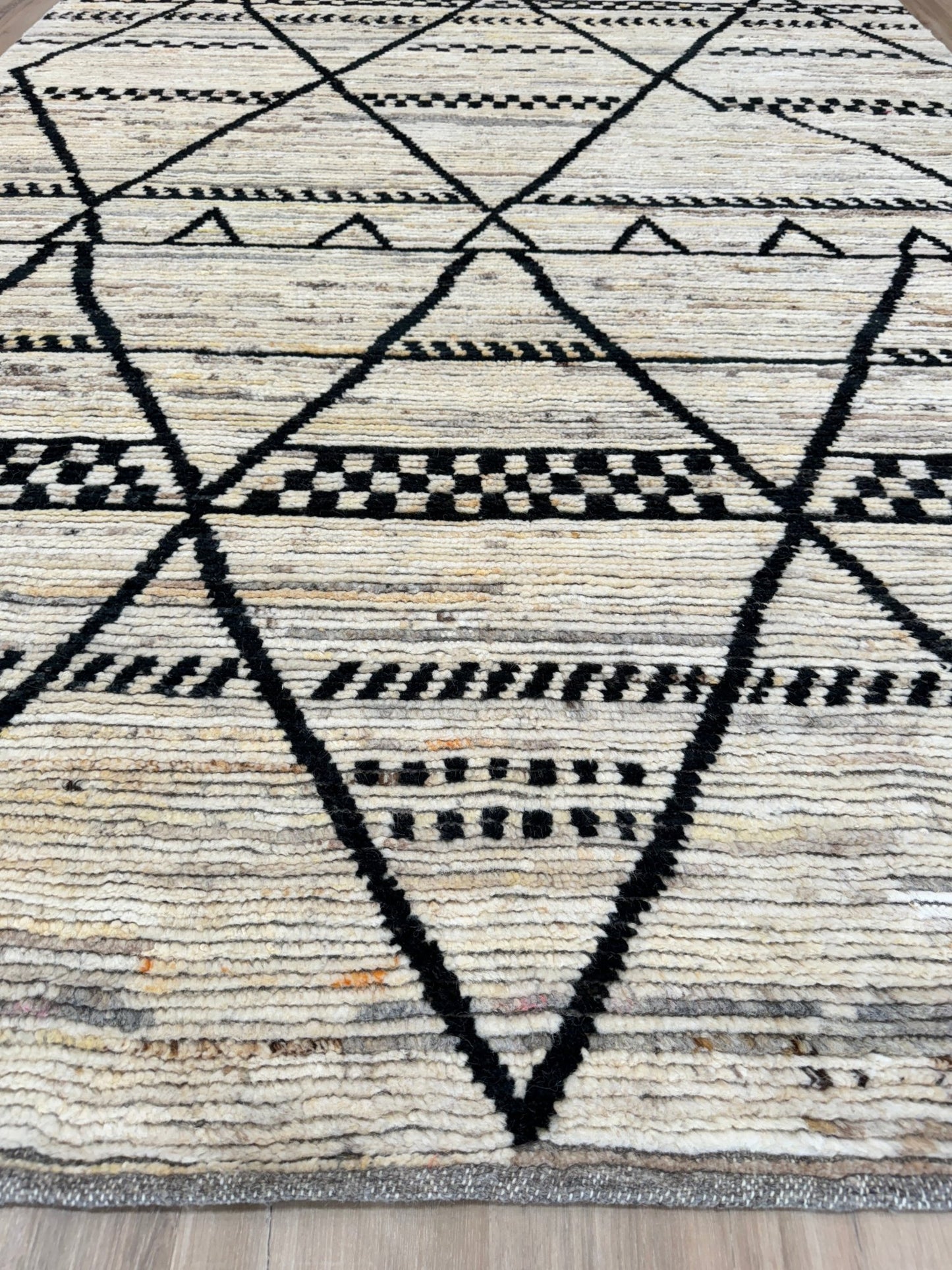 Moroccan Style 6'5"x9'0" Area Rug