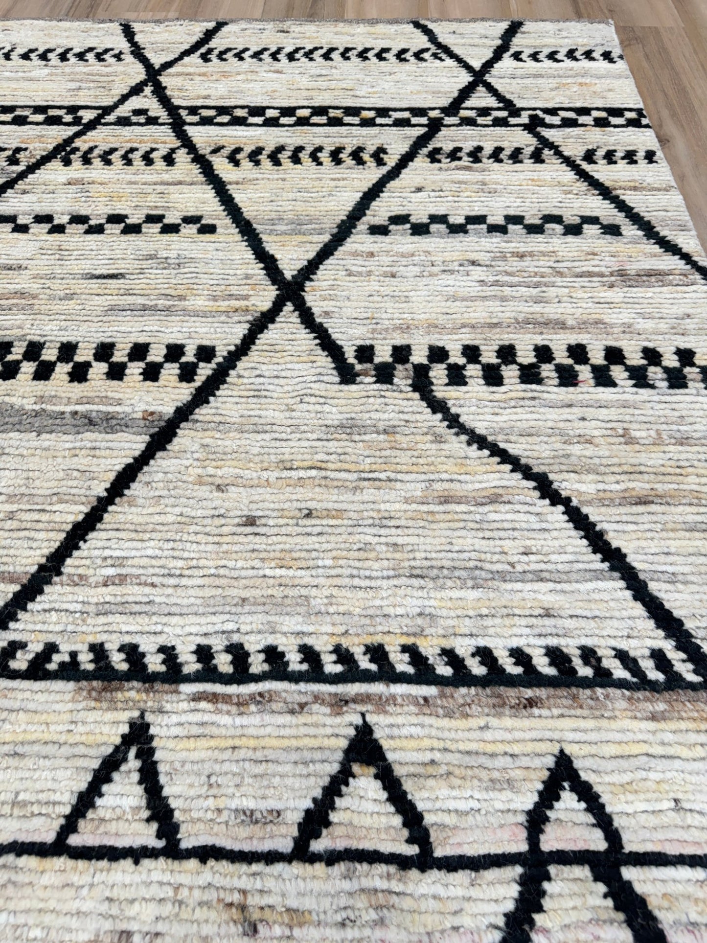 Moroccan Style 6'5"x9'0" Area Rug