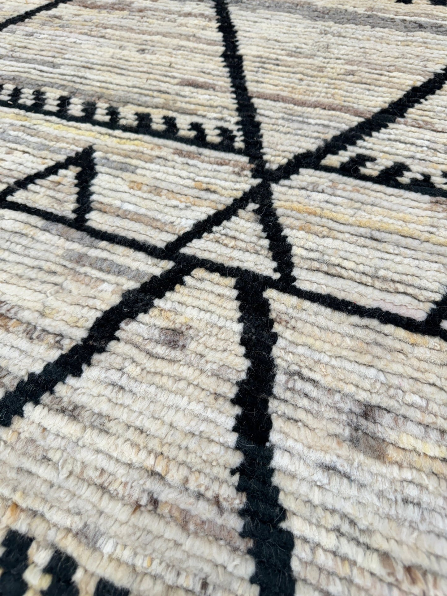 Moroccan Style 6'5"x9'0" Area Rug