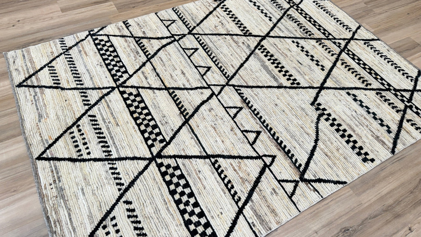 Moroccan Style 6'5"x9'0" Area Rug