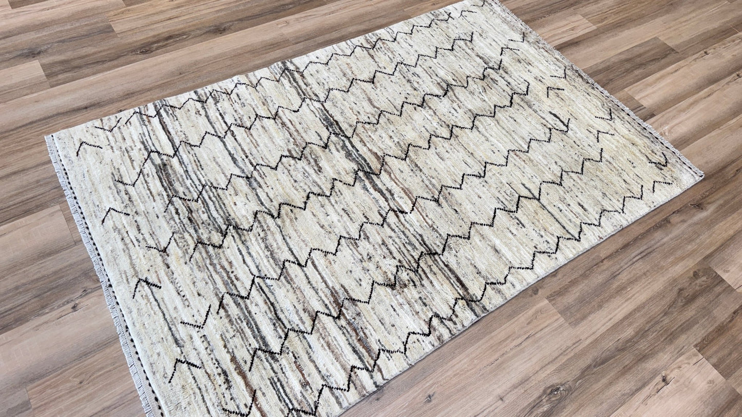 Moroccan Style 4'4"x6'10" Area Rug