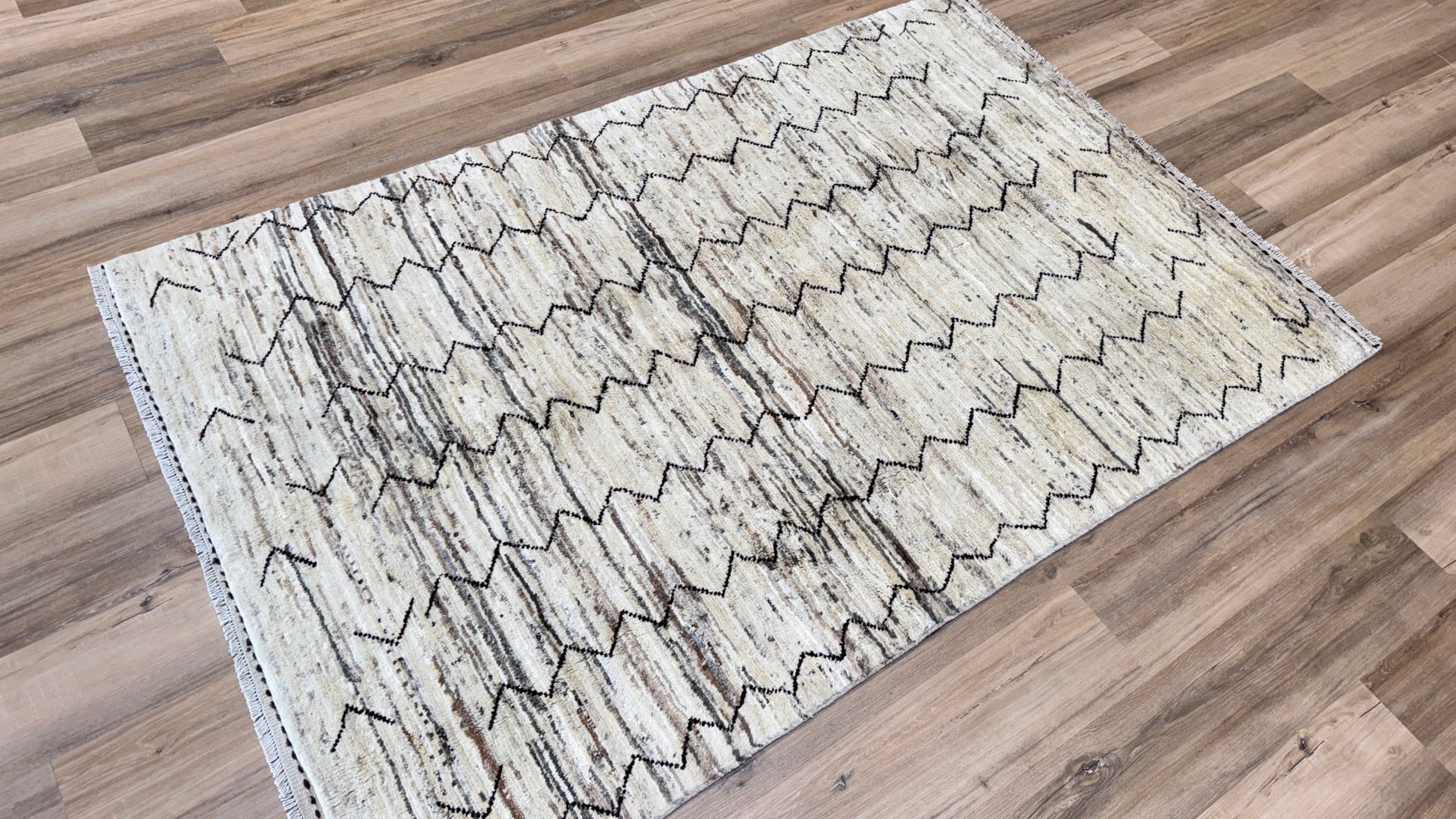 Moroccan Style 4'4"x6'10" Area Rug