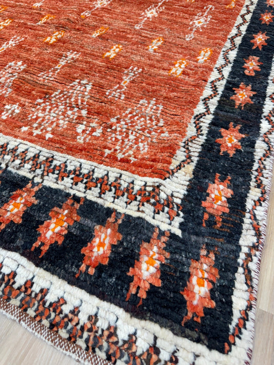 Moroccan Style 5'6"x7'10" Area Rug