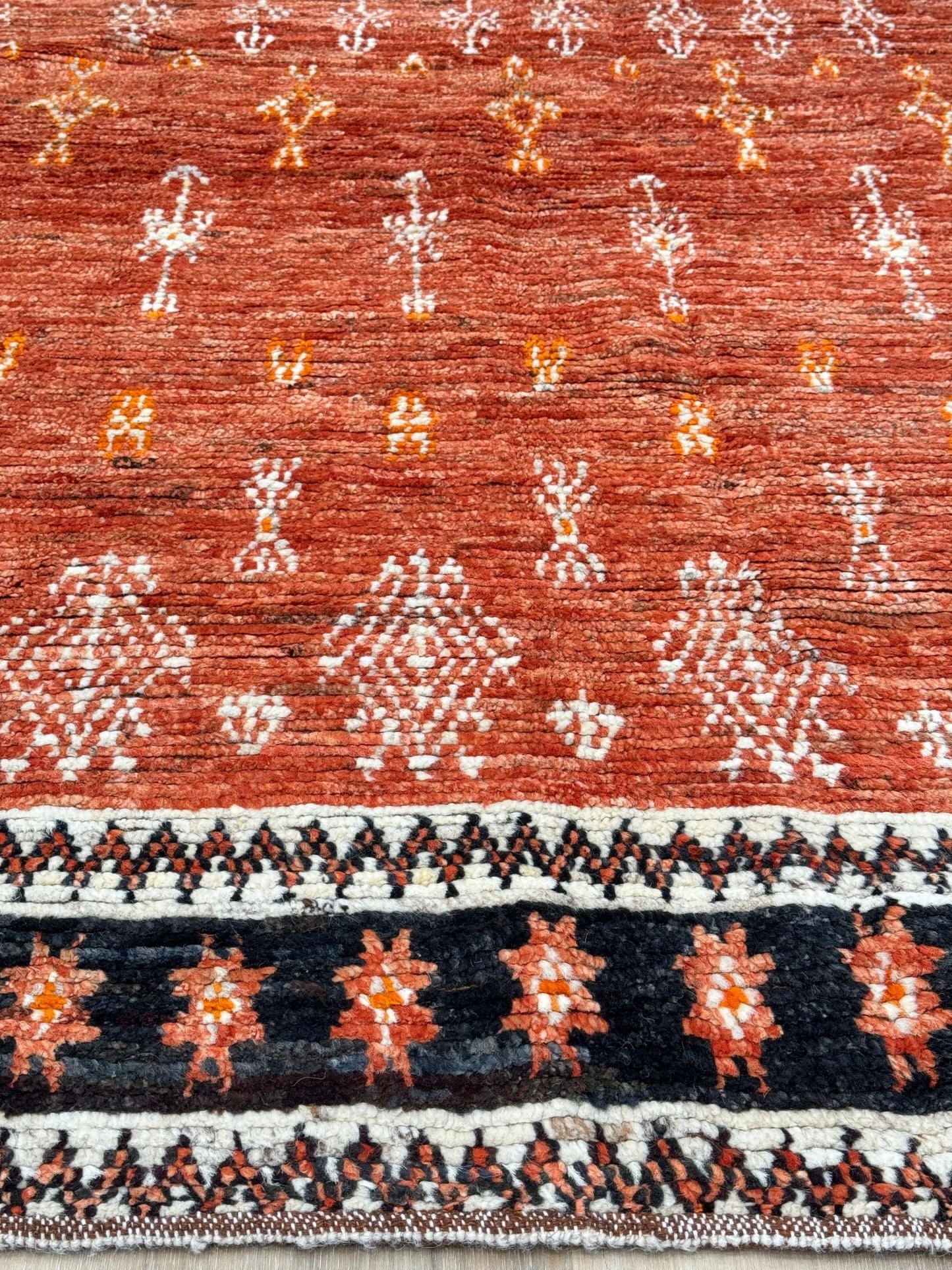Moroccan Style 5'6"x7'10" Area Rug