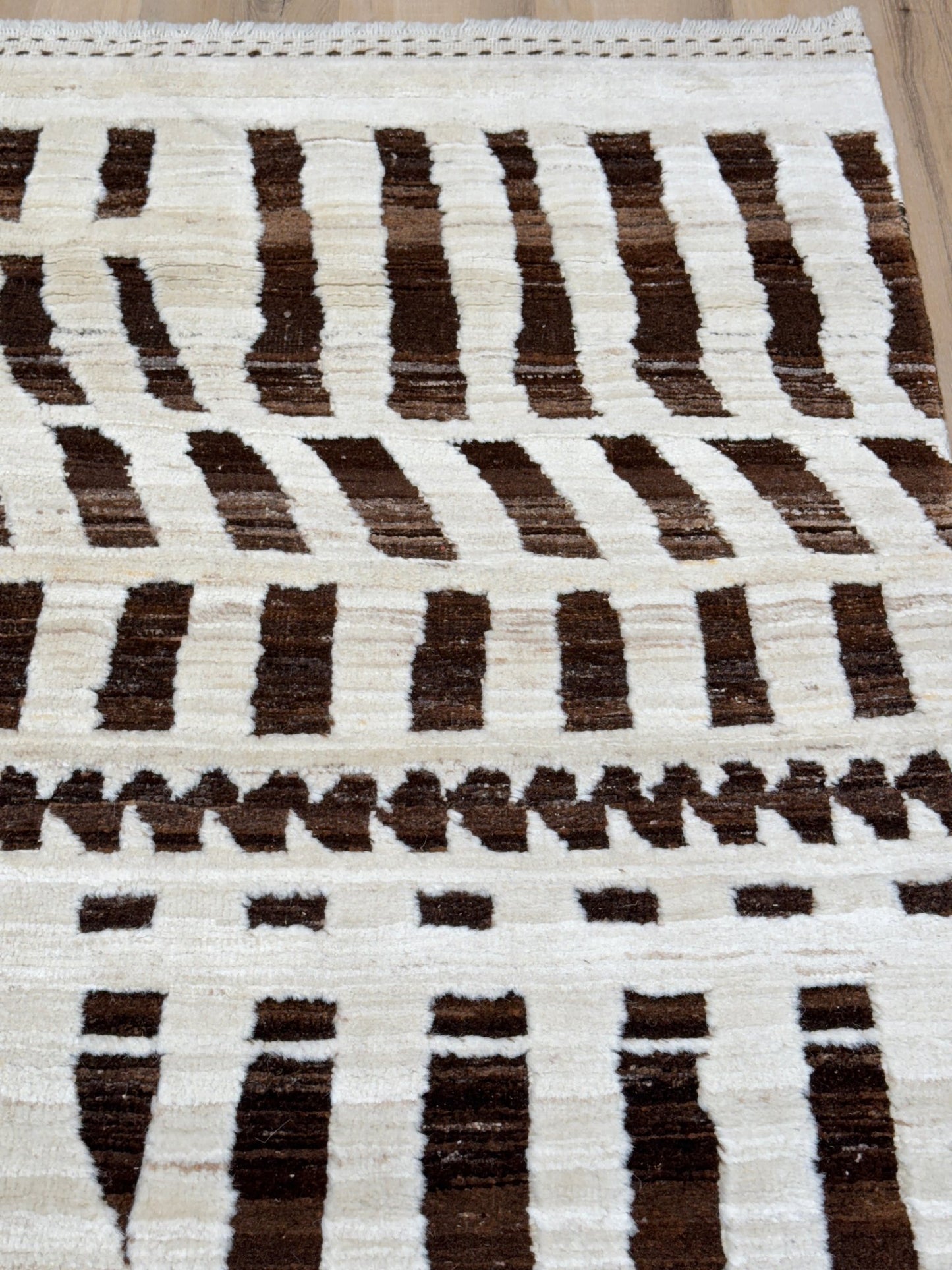 Moroccan Style 6'0"x9'4" Area Rug