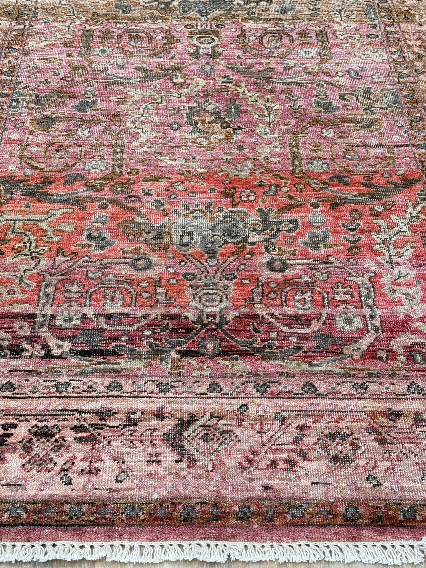 Vintage Look Agra 4'0"x6'0" Area Rug