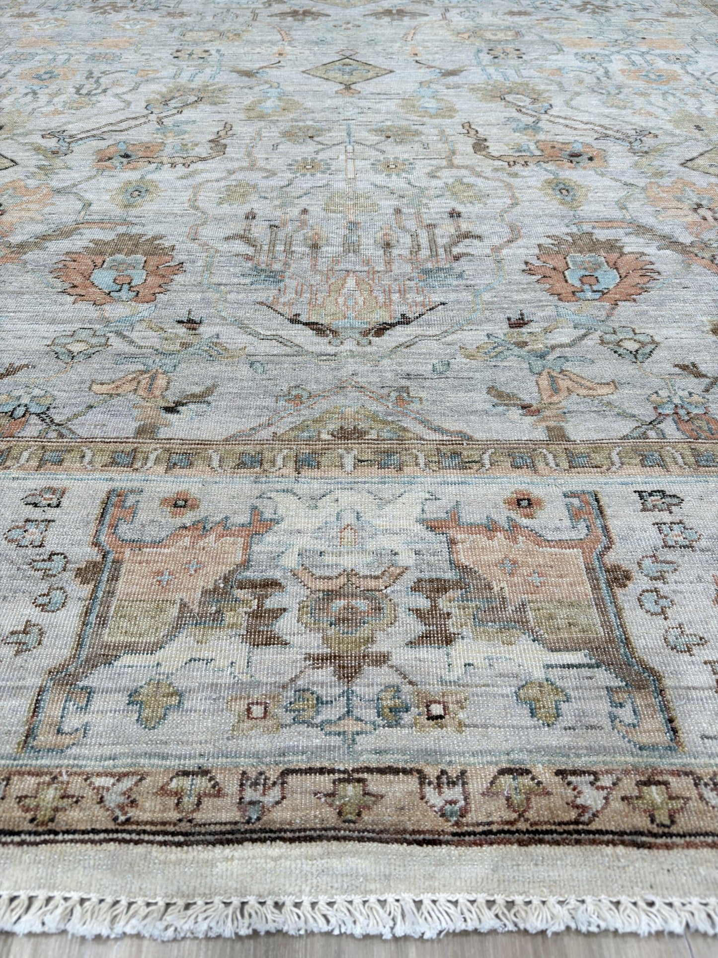 Vintage Look Agra 9'0"x12'1" Area Rug