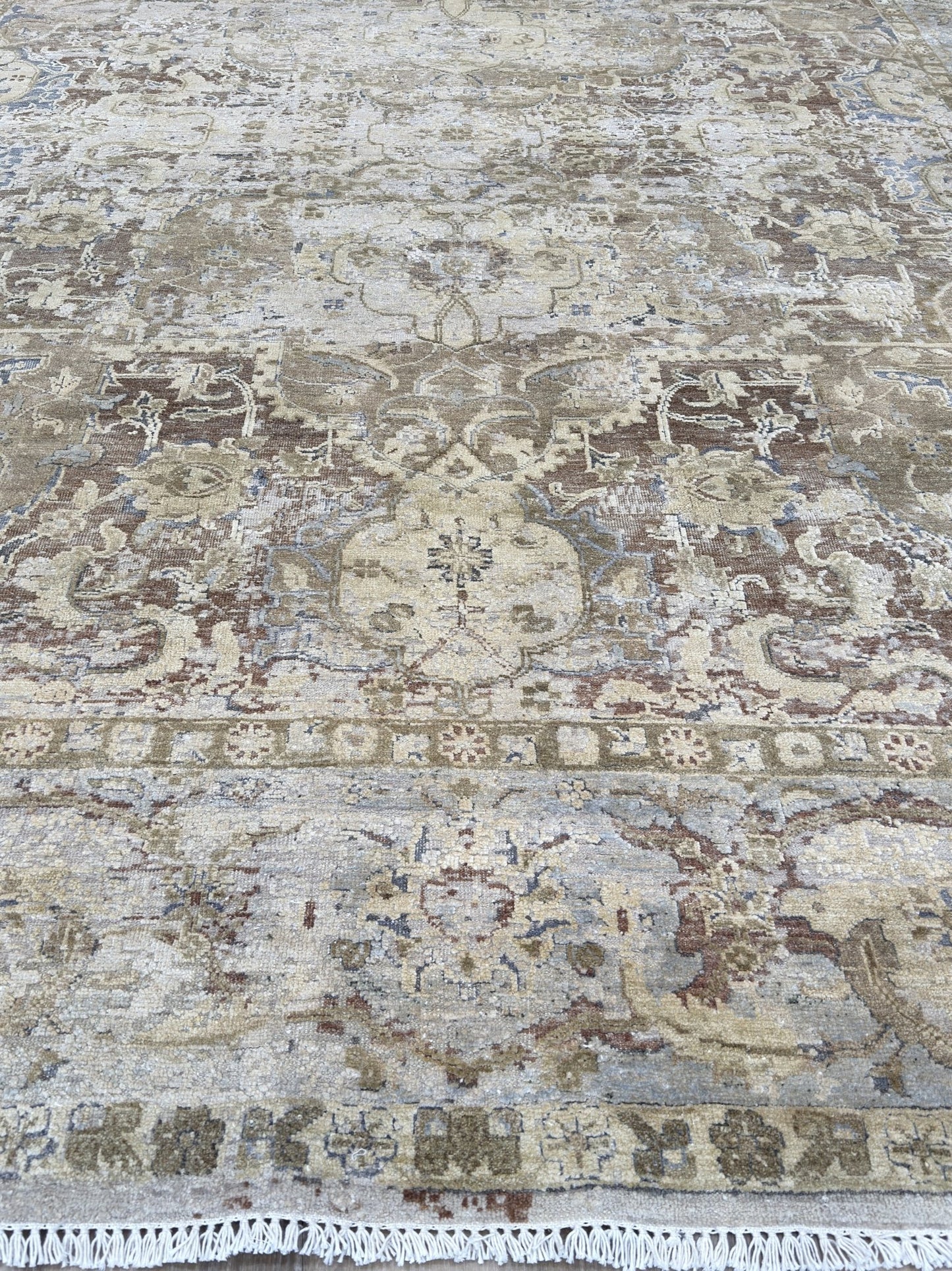 Vintage Look Isfahan Polonaise 9'3"x12'1" Area Rug