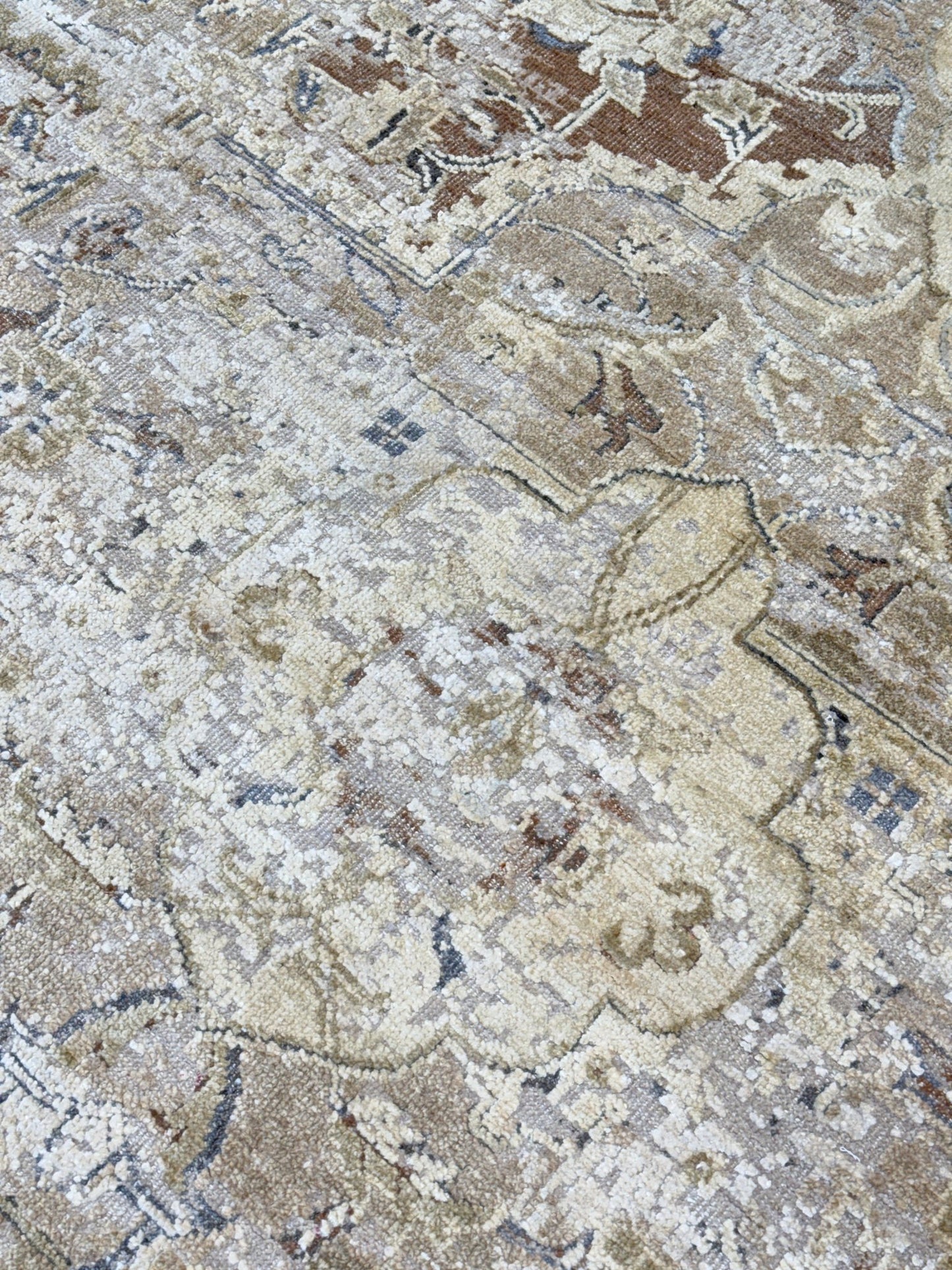 Vintage Look Isfahan Polonaise 9'3"x12'1" Area Rug