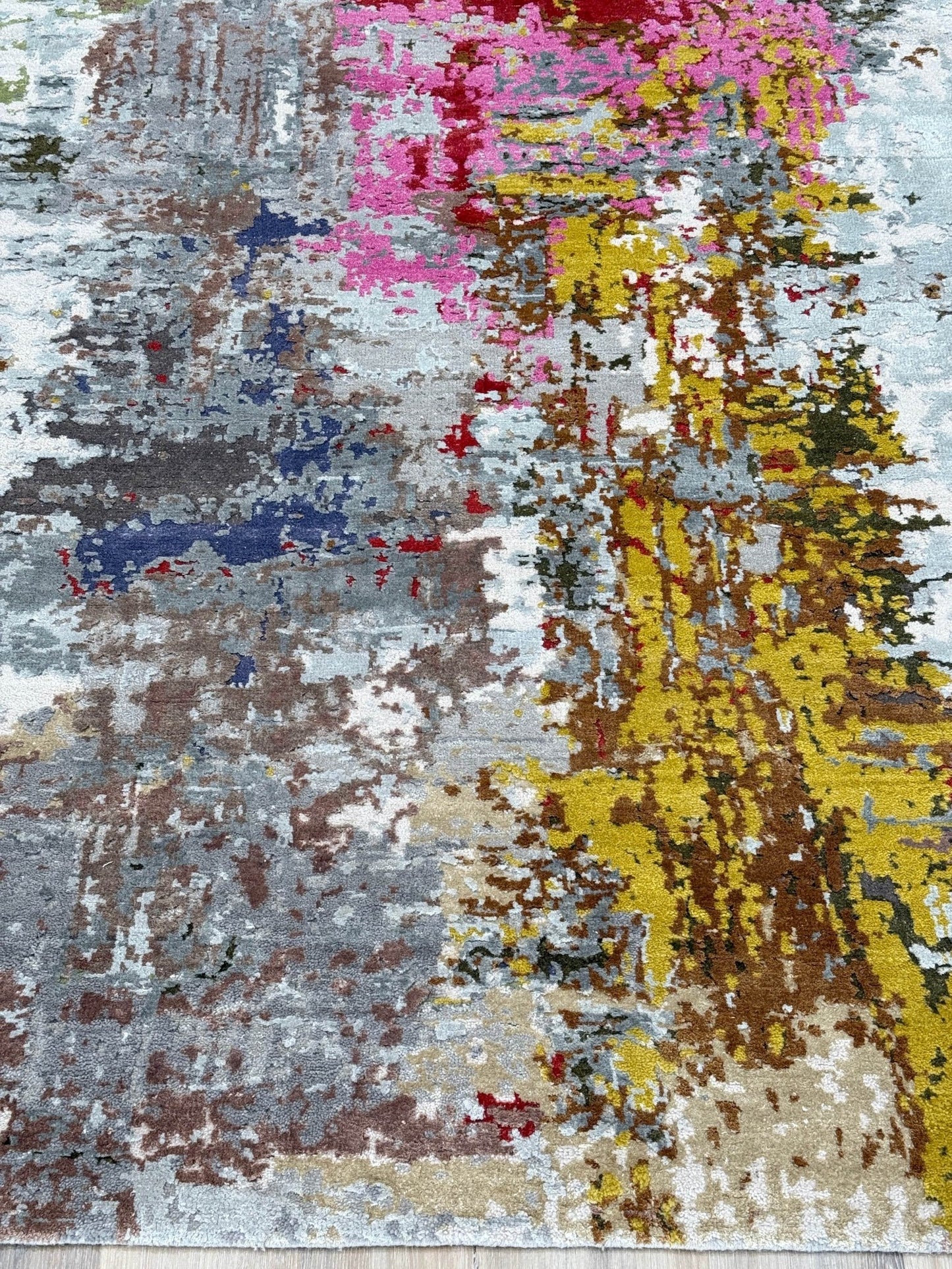 Abstract Modern 4'1"x6'1" Area Rug
