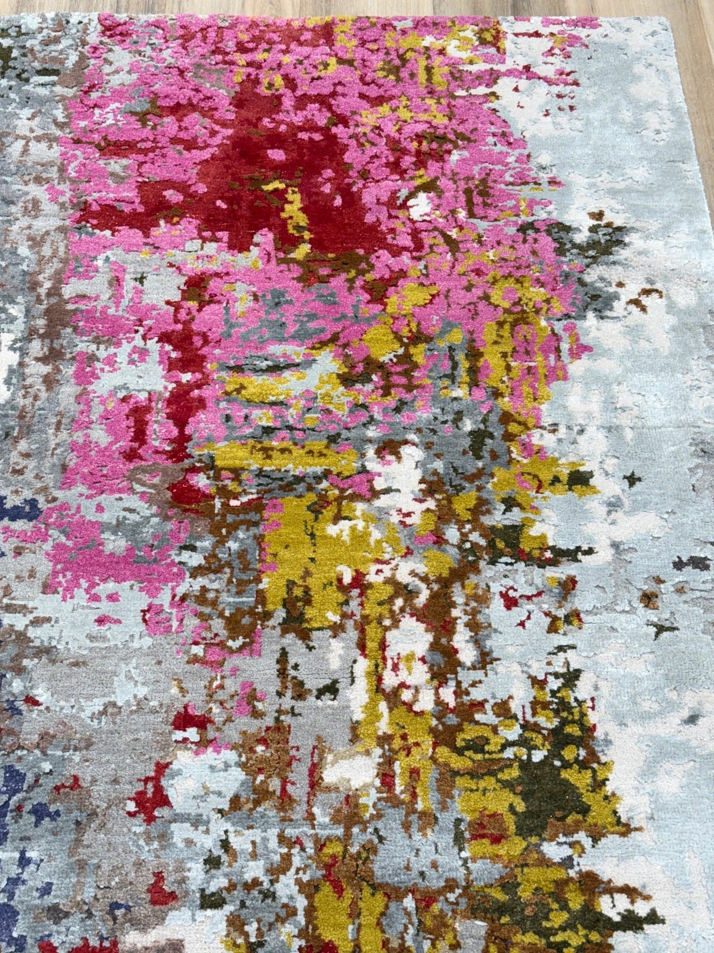 Abstract Modern 4'1"x6'1" Area Rug