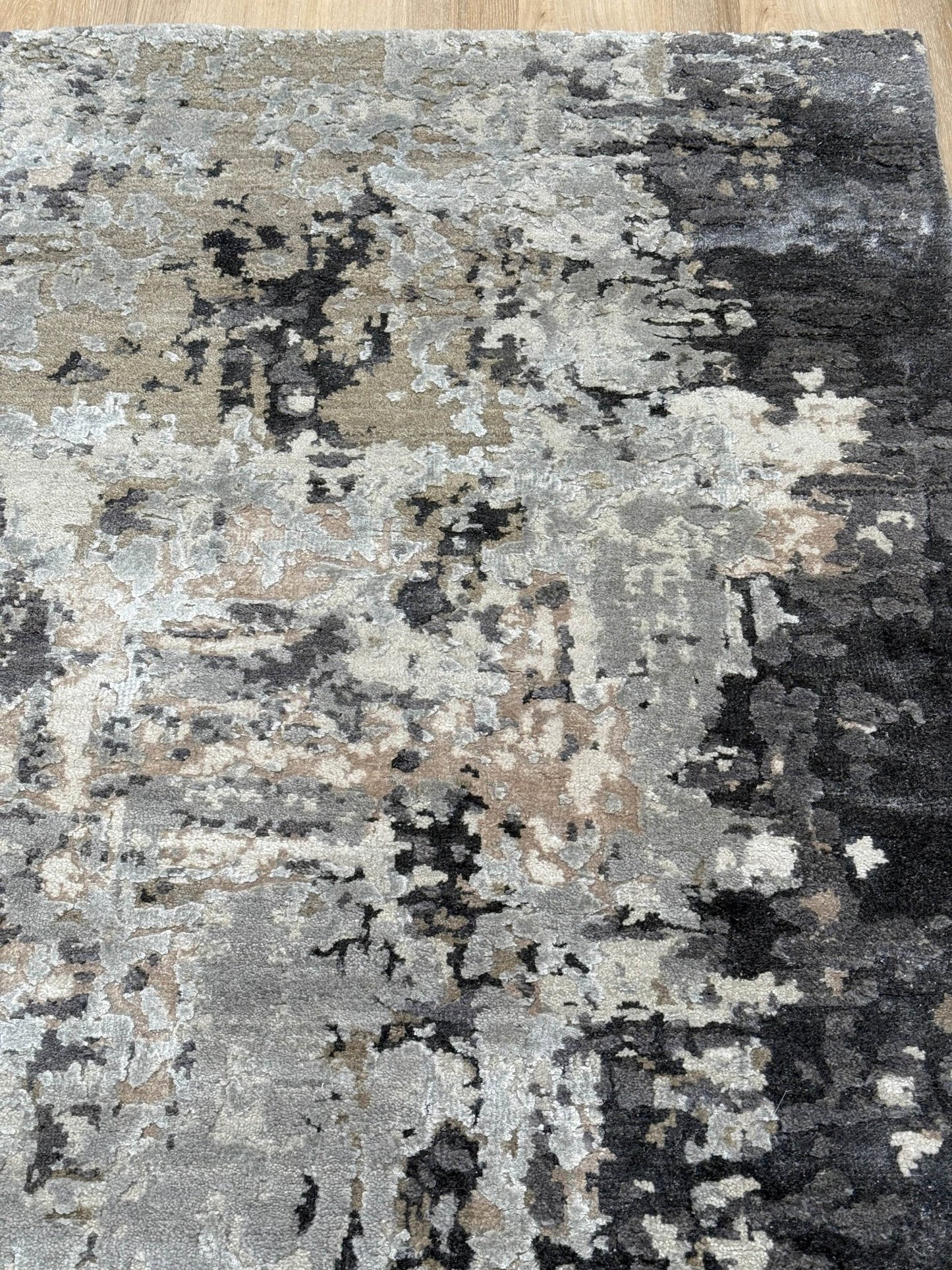 Abstract Modern 4'0"x6'1" Area Rug