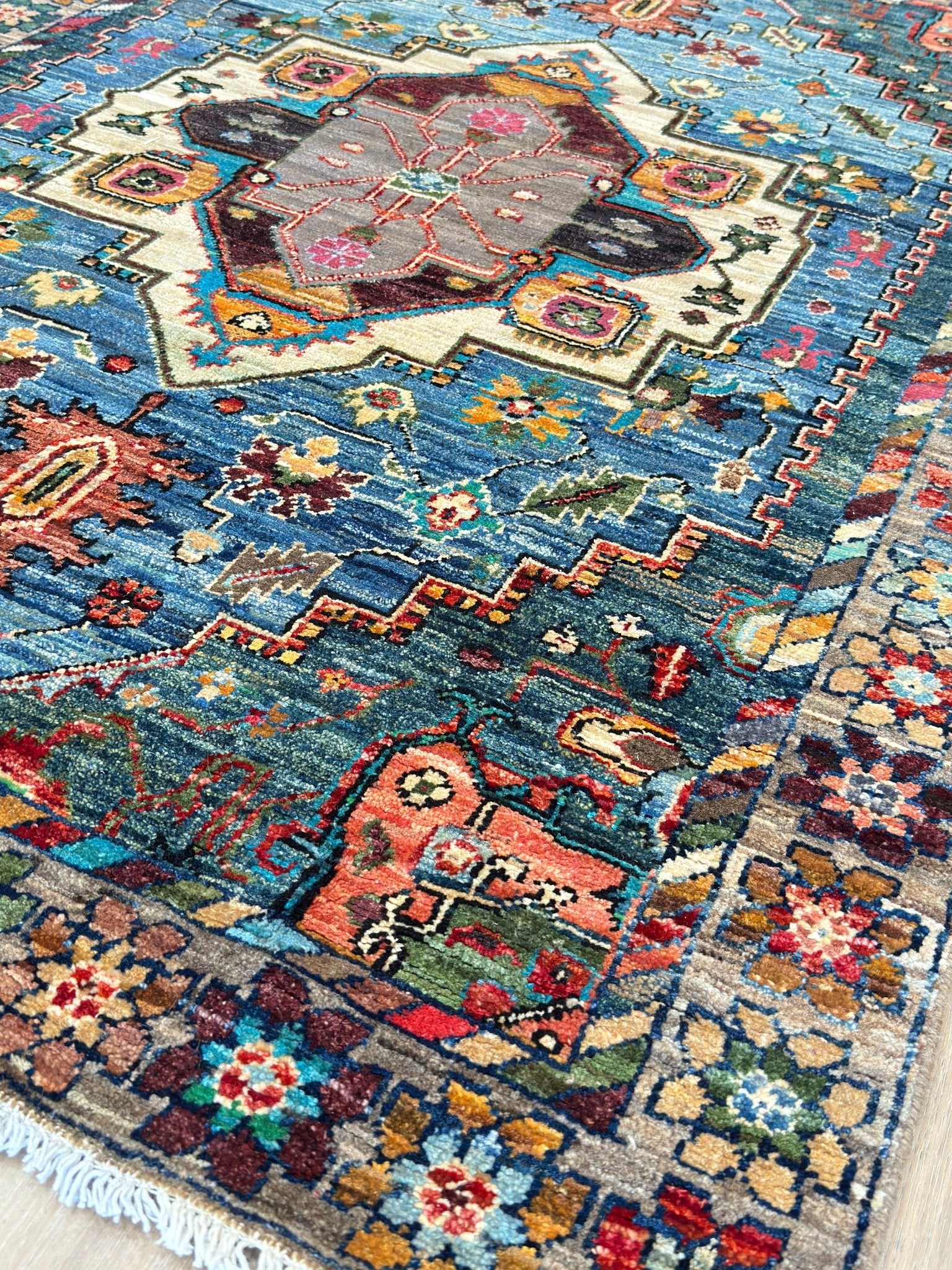 Transitional Heriz 3'5"x4'10" Area Rug