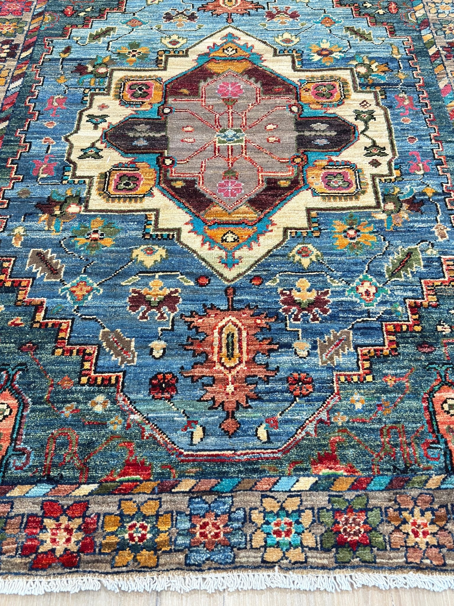 Transitional Heriz 3'5"x4'10" Area Rug