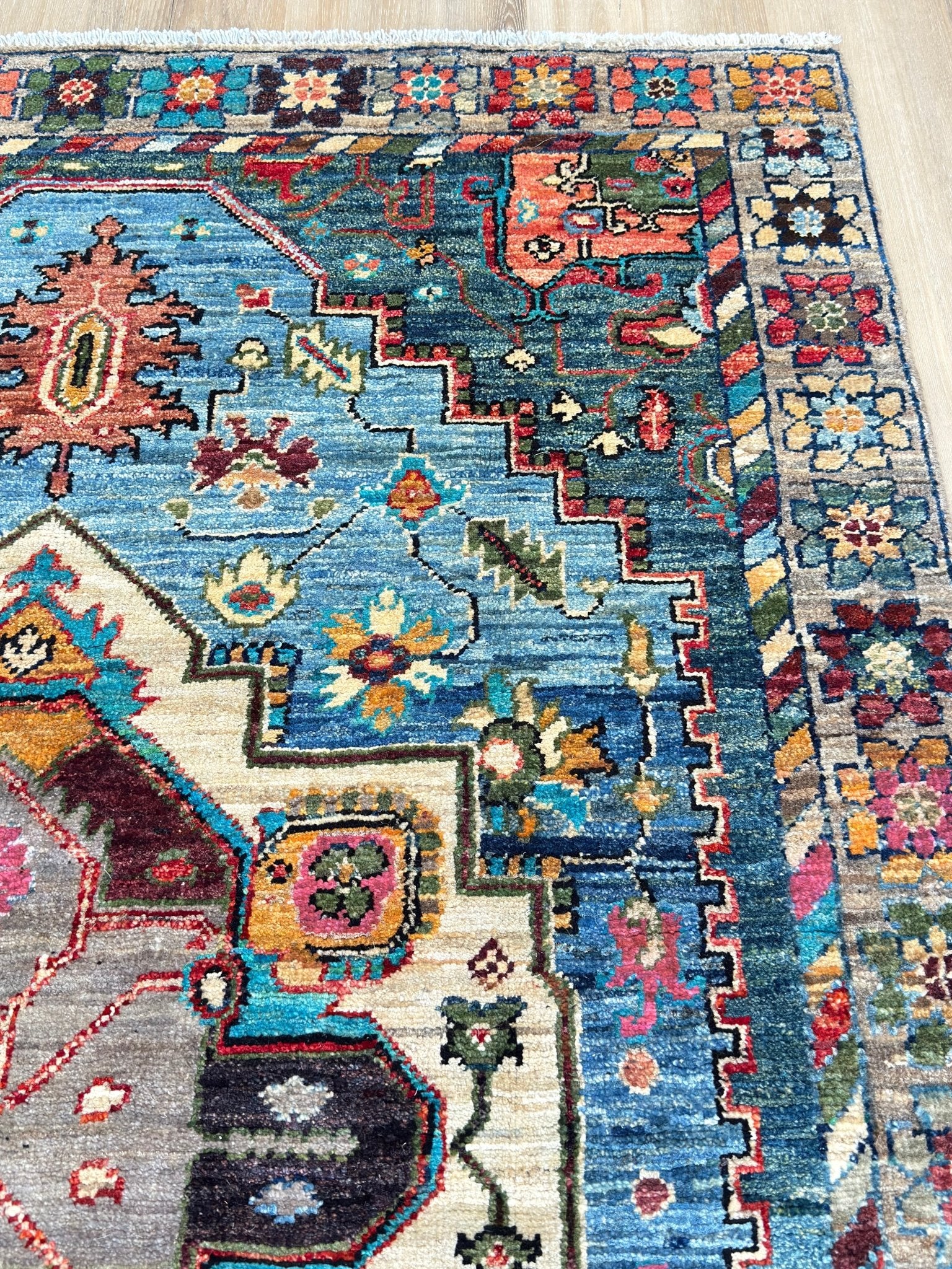 Transitional Heriz 3'5"x4'10" Area Rug