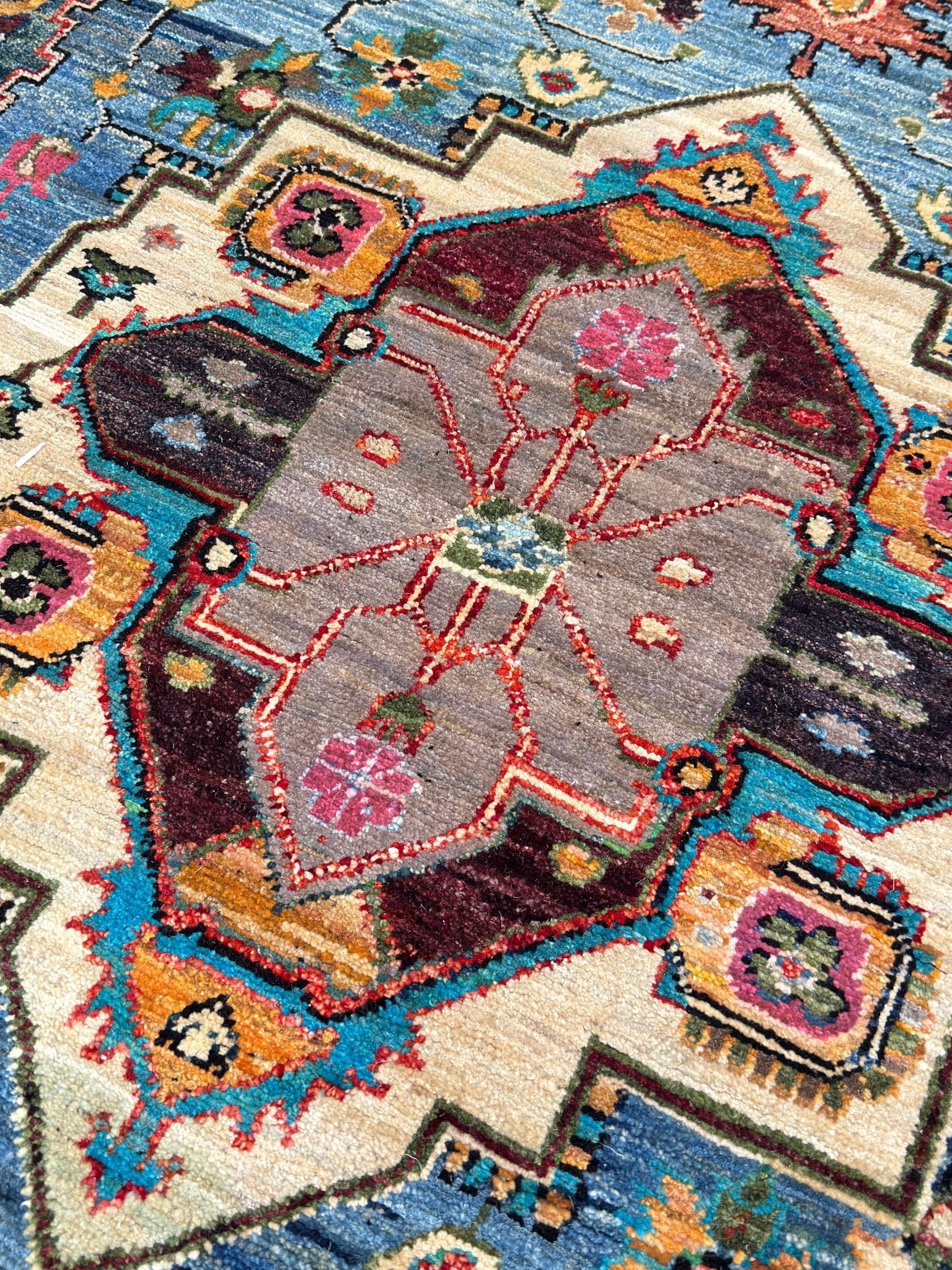 Transitional Heriz 3'5"x4'10" Area Rug
