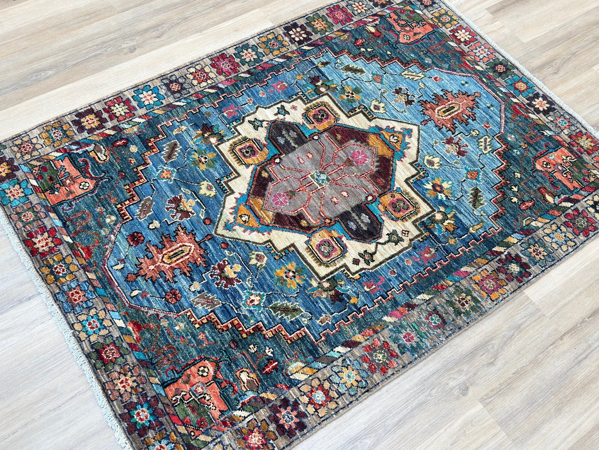 Transitional Heriz 3'5"x4'10" Area Rug