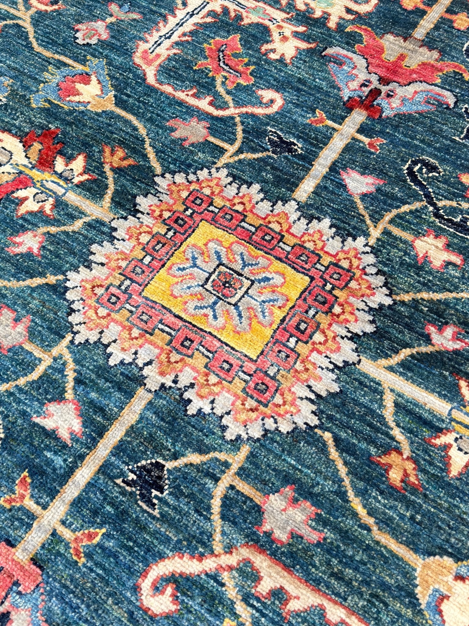 Transitional Serapi 9'0"x12'1" Area Rug