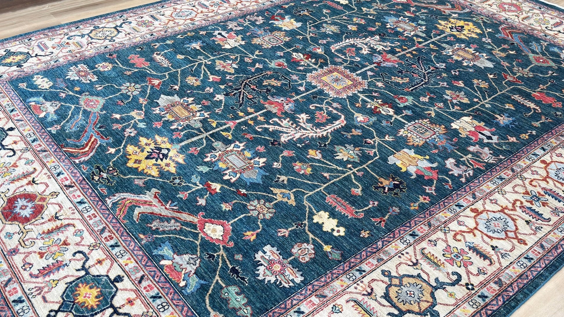 Transitional Serapi 9'0"x12'1" Area Rug