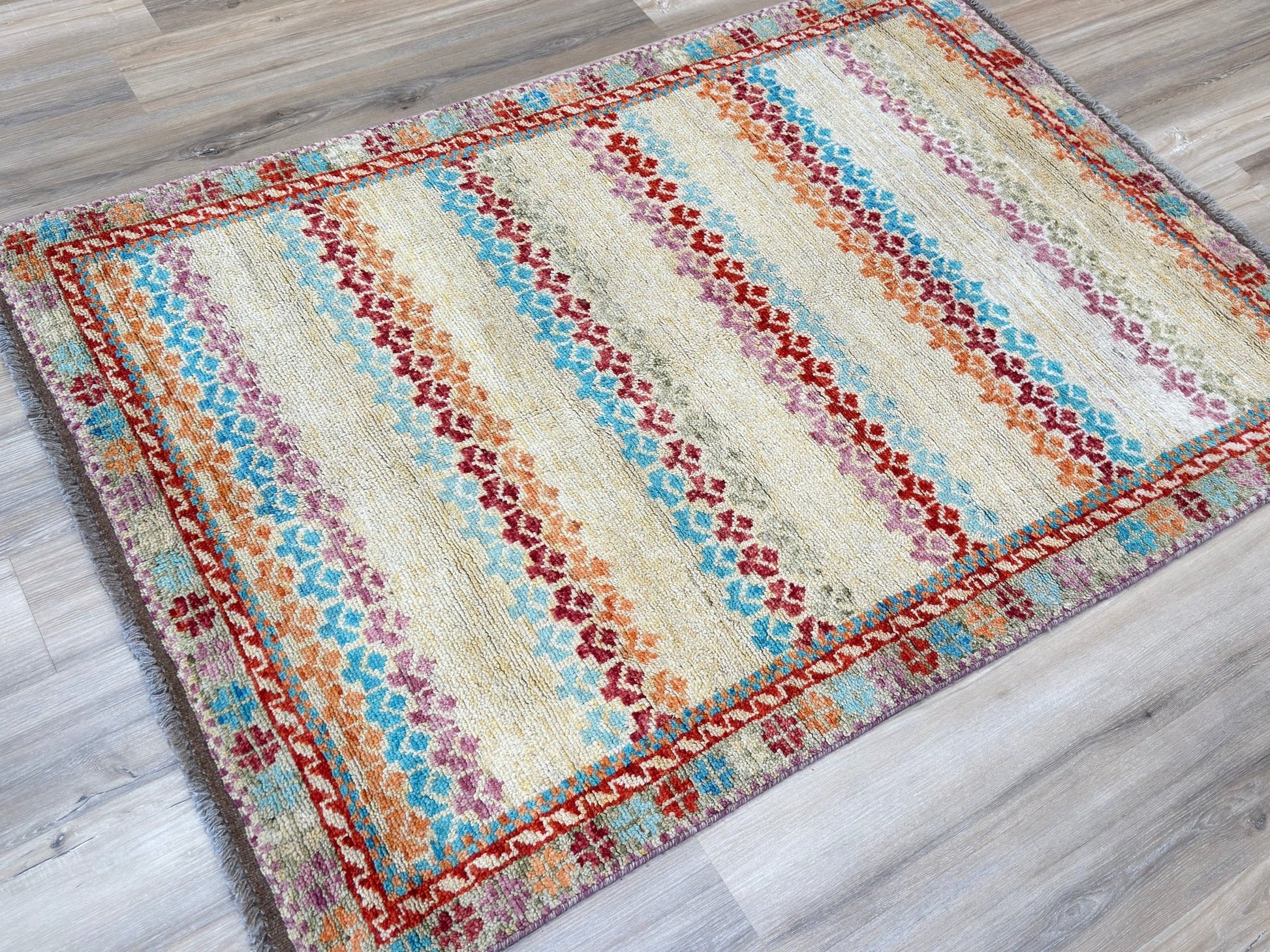 Tribal Style 4'2"x6'0" Area Rug