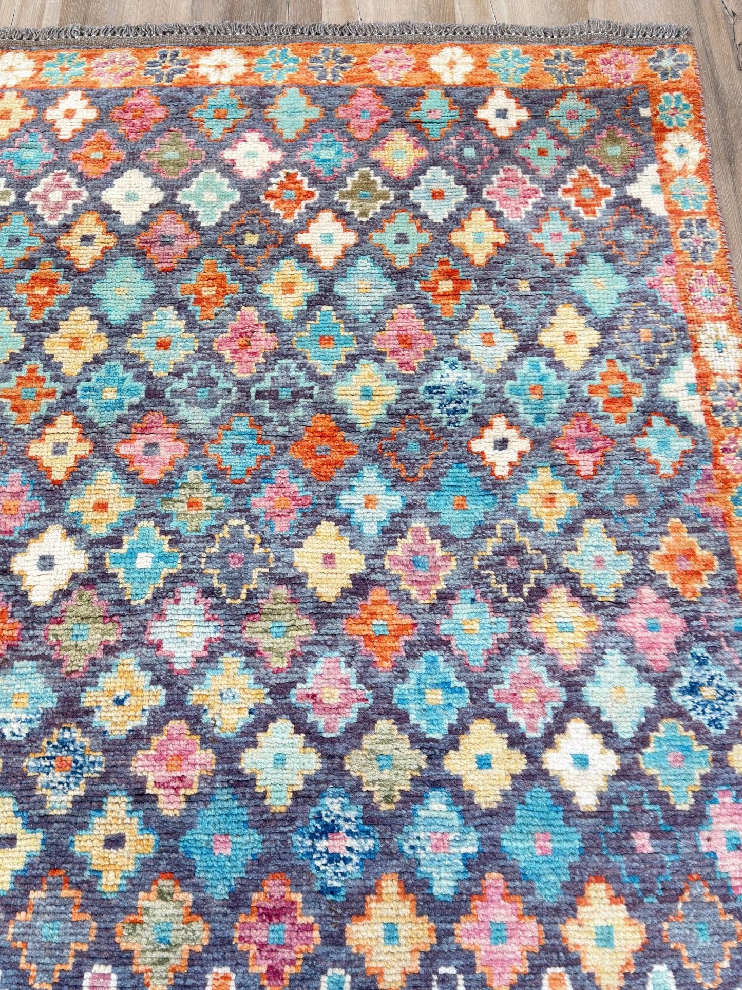 Tribal Style 4'11"x6'8" Area Rug