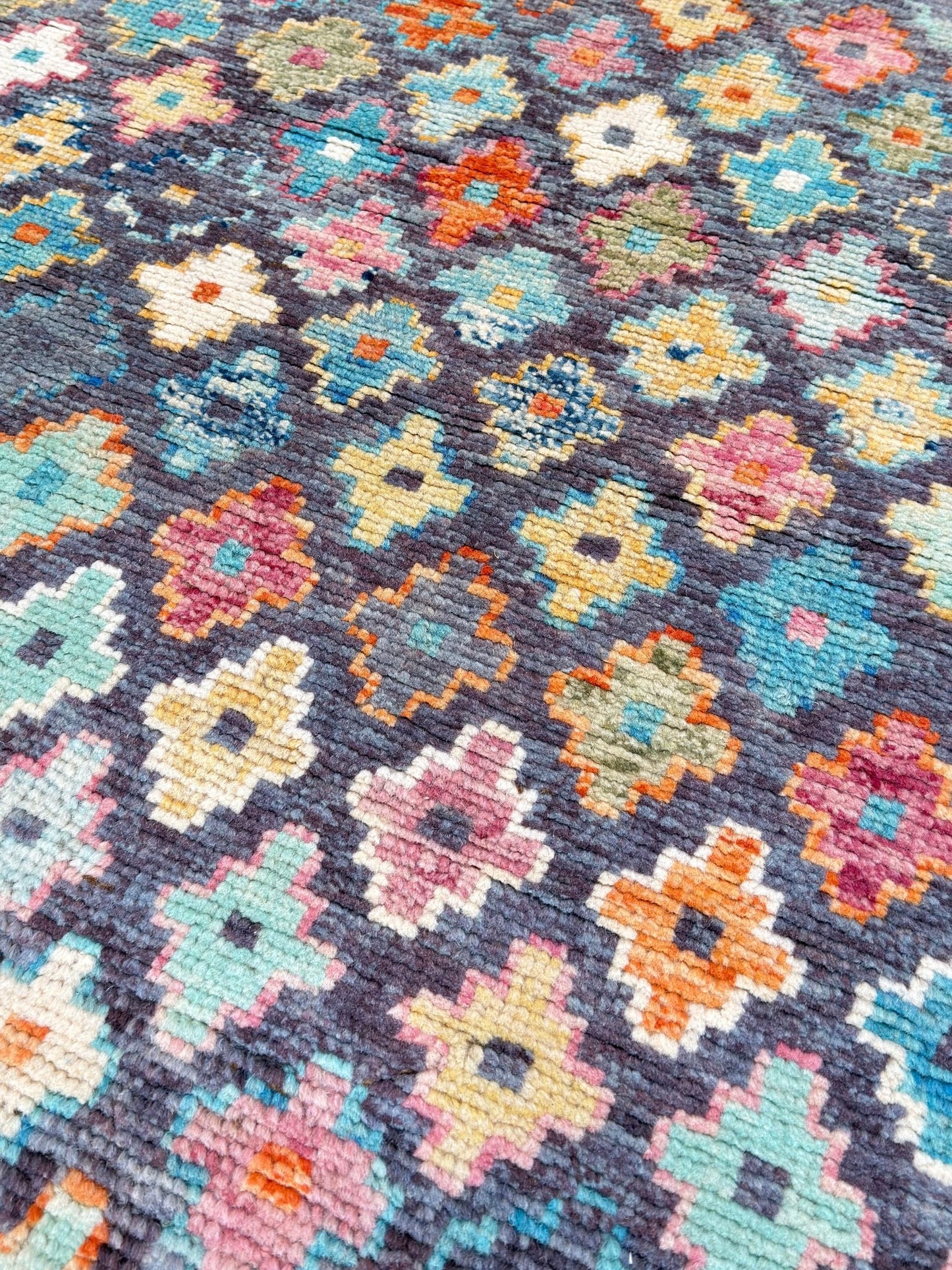 Tribal Style 4'11"x6'8" Area Rug