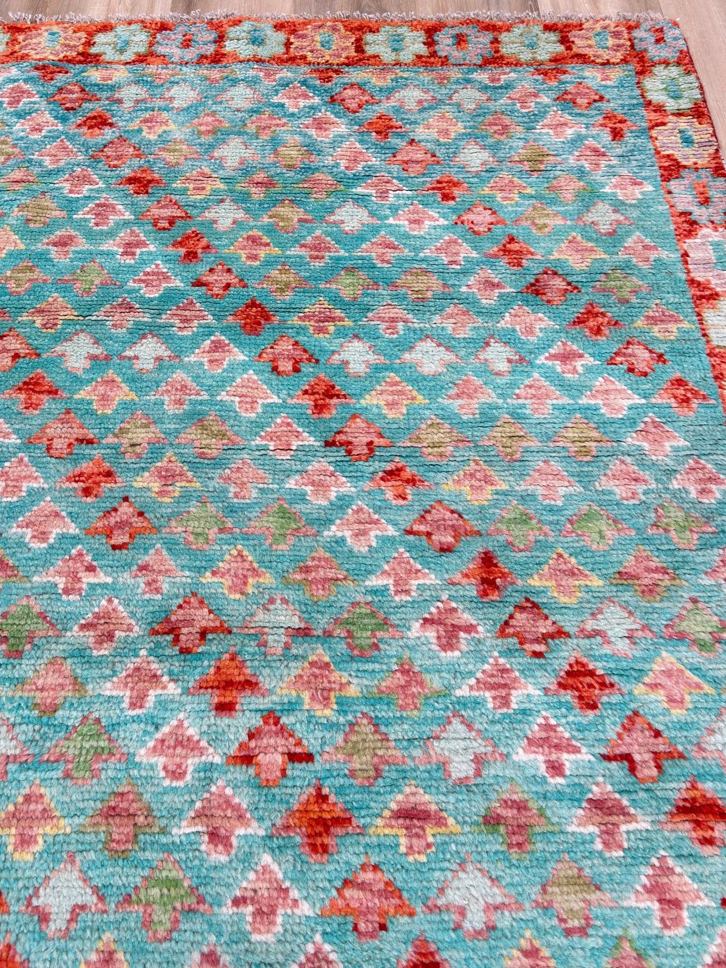 Tribal Style 5'1"x6'11" Area Rug
