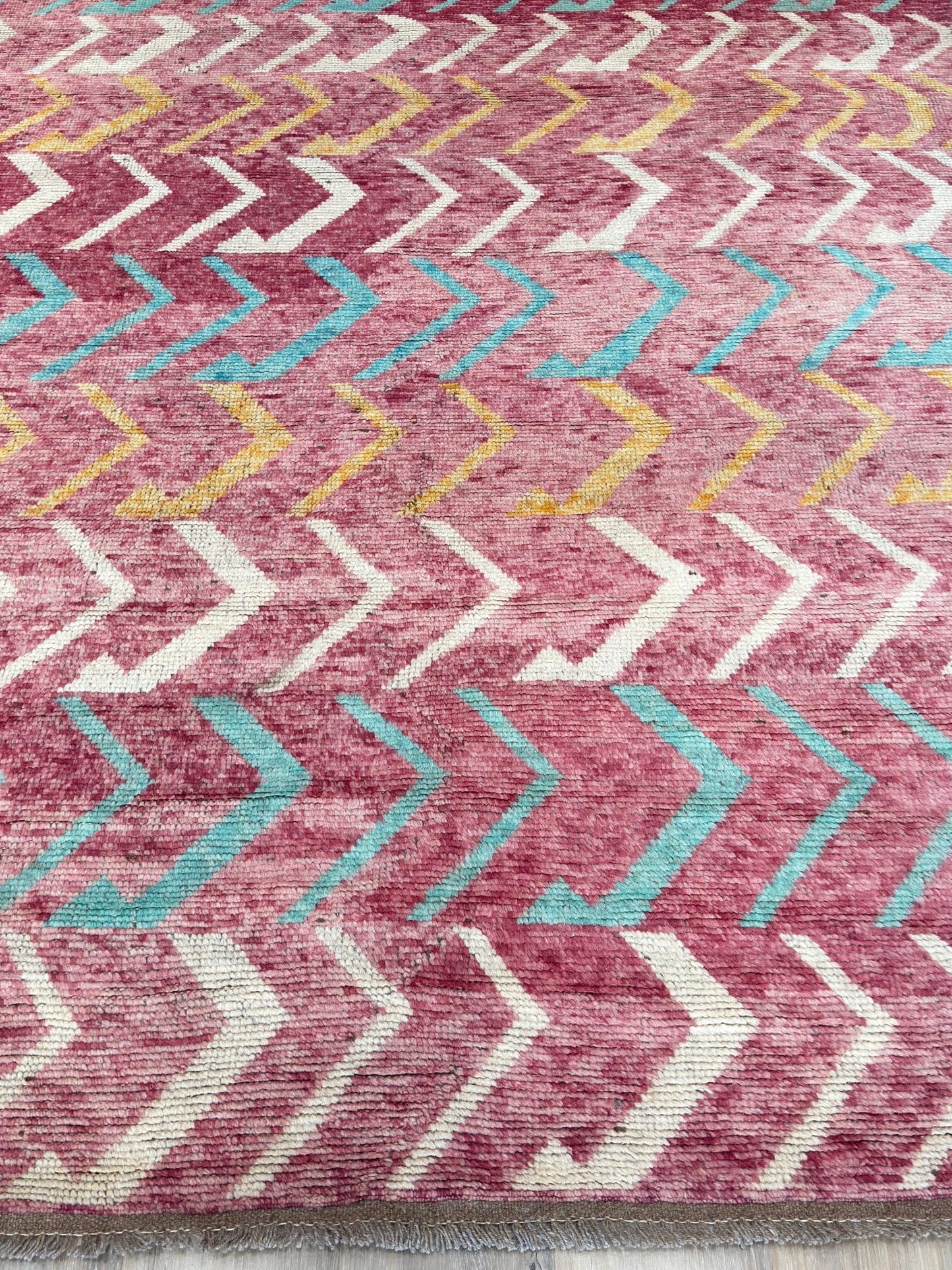 Tribal Style 5'7"x7'8" Area Rug