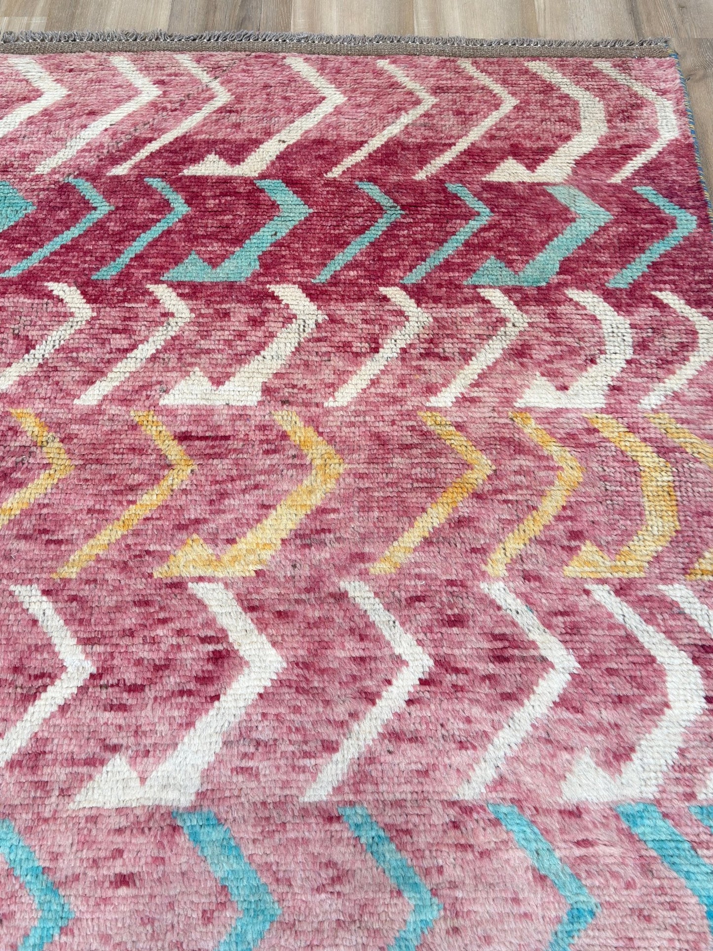 Tribal Style 5'7"x7'8" Area Rug