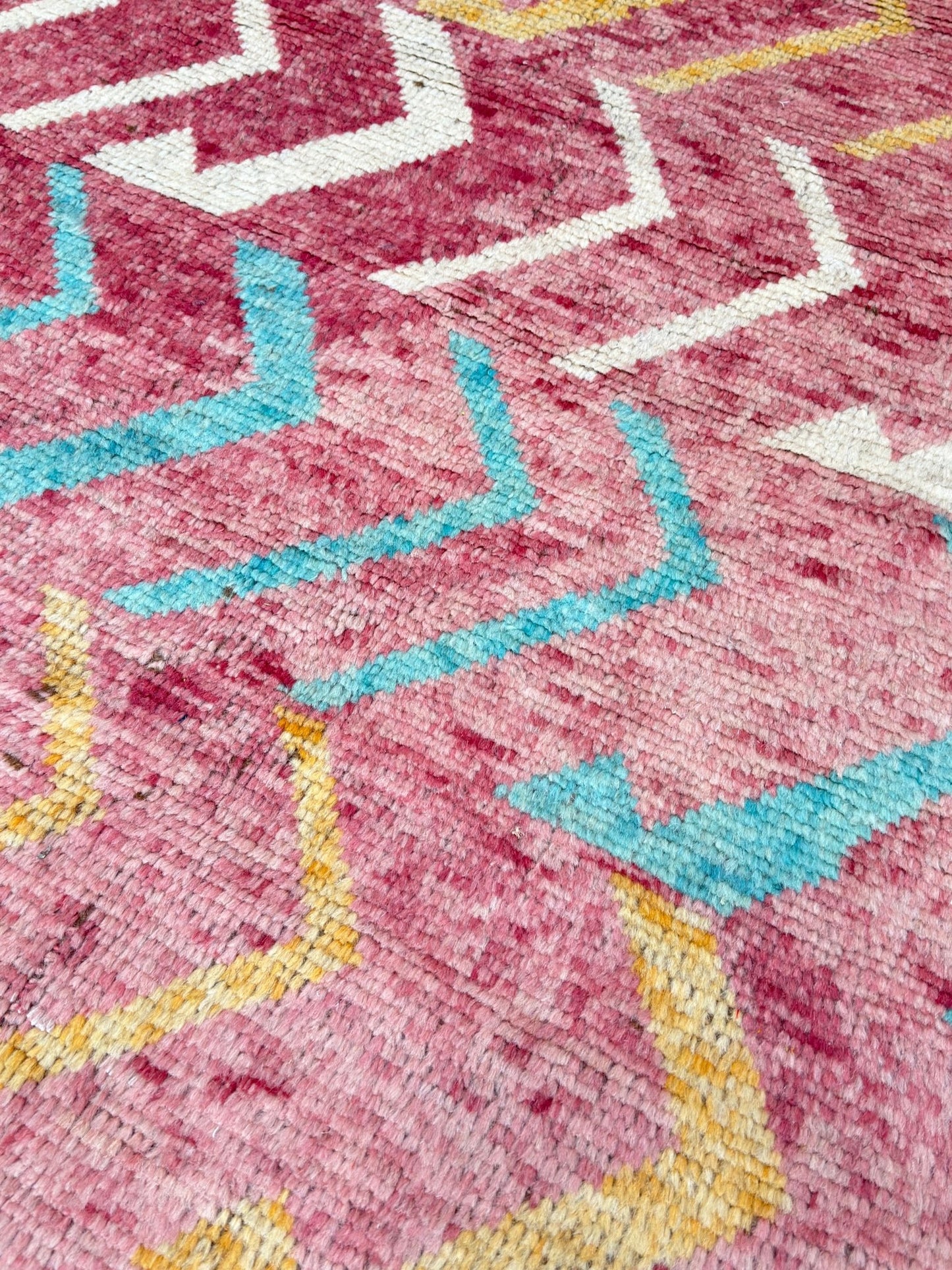 Tribal Style 5'7"x7'8" Area Rug
