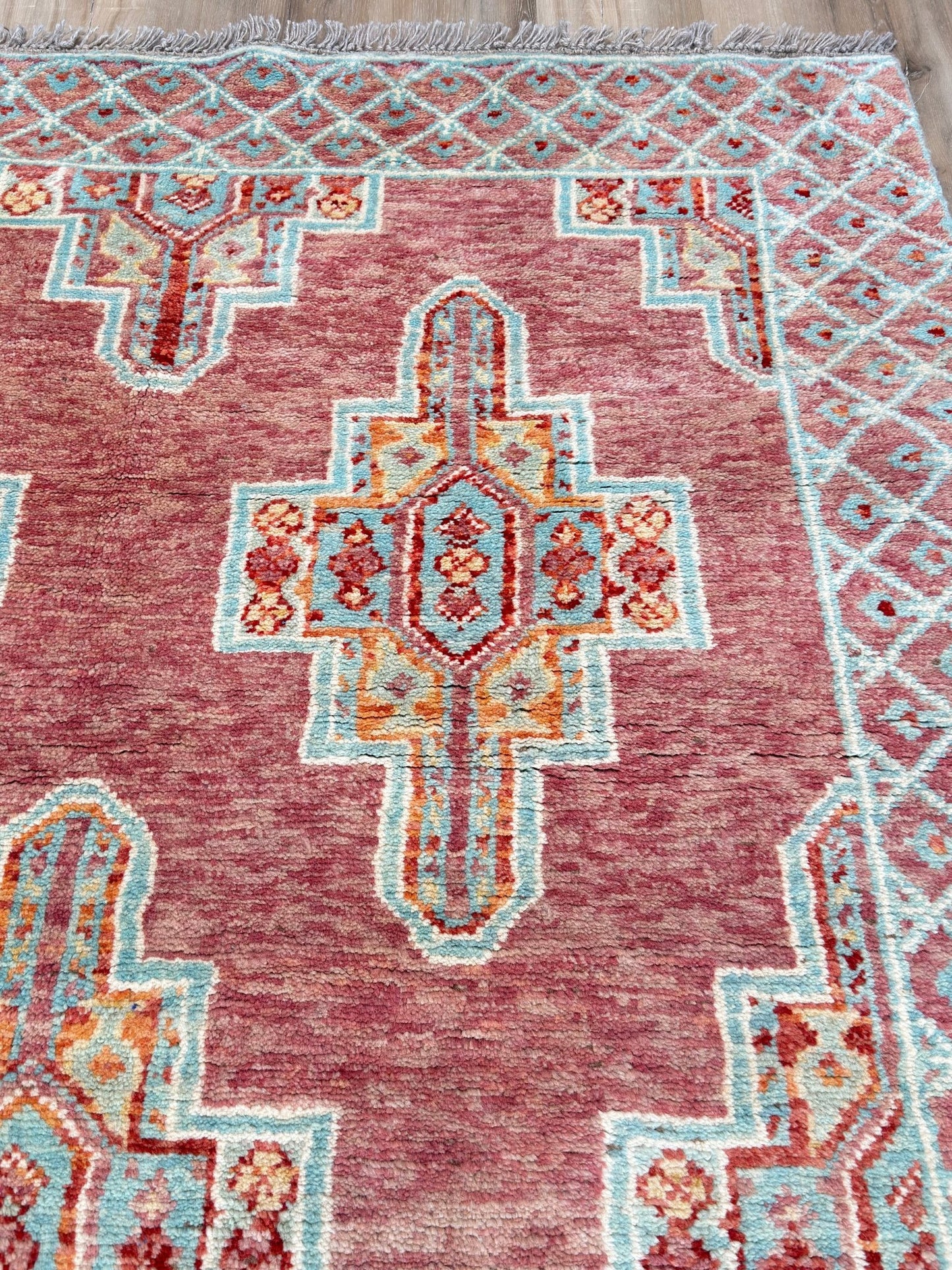 Tribal Style 4'11"x6'10" Area Rug