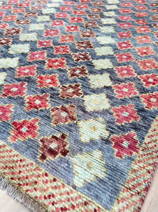 Tribal Style 4'10"x6'5" Area Rug